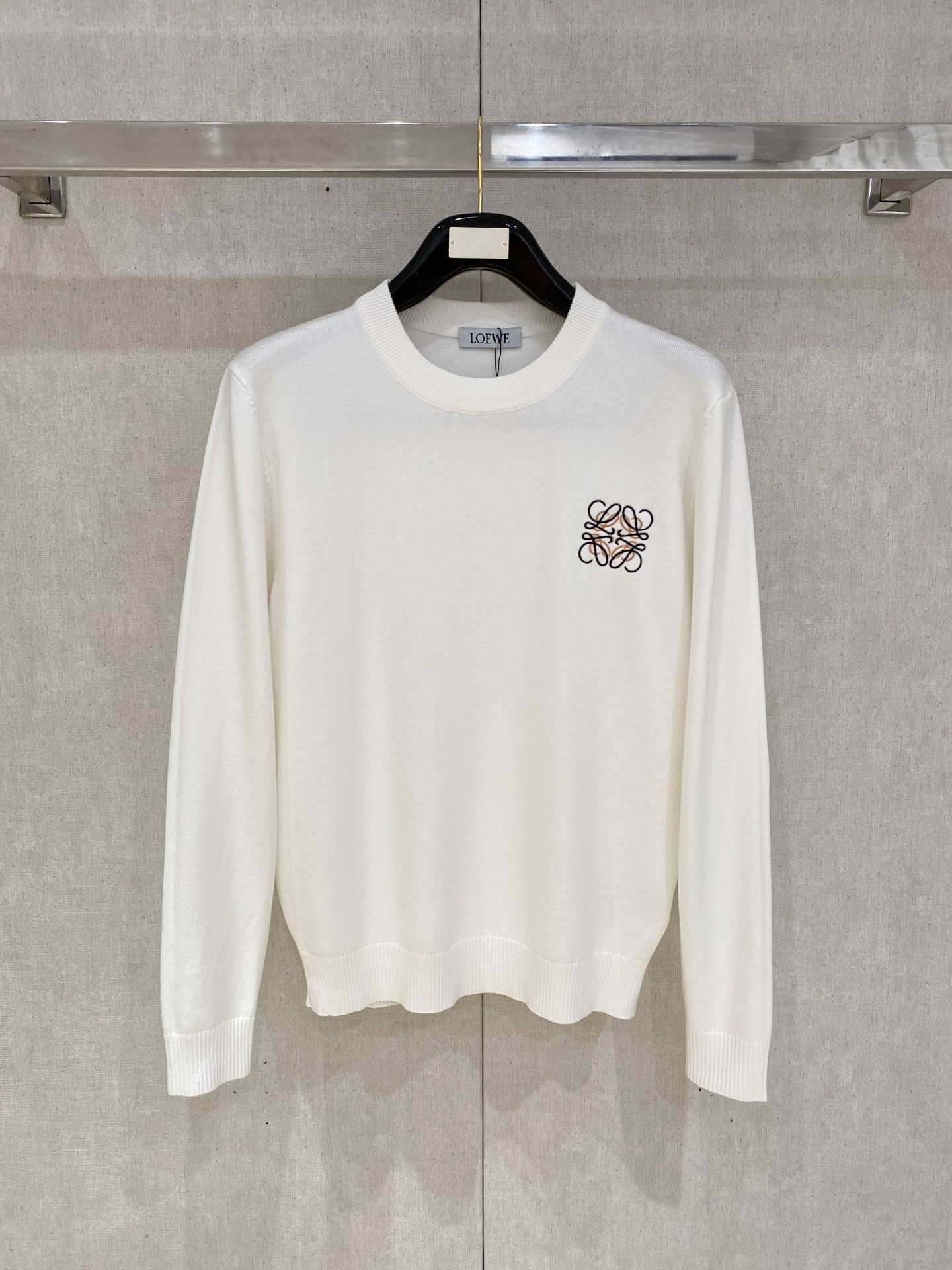 NO:600250,Loewe/Luo Yiwei 2025 new autumn and winter new products, complete with three labels, round neck sweater, good product, no need to introduce too much, look at the details, counter size M-XXXL /140, recommended L,, loewe, loewe, sweaters, alexander wang19860909Loewe/罗意威 2025年秋冬新品上新 三标齐全 圆领毛衣 好货不用过多介绍 看细节 专柜码数M-XXXL /140建议L,,loewe,loewe,sweaters,alexander wang,Men's clothing