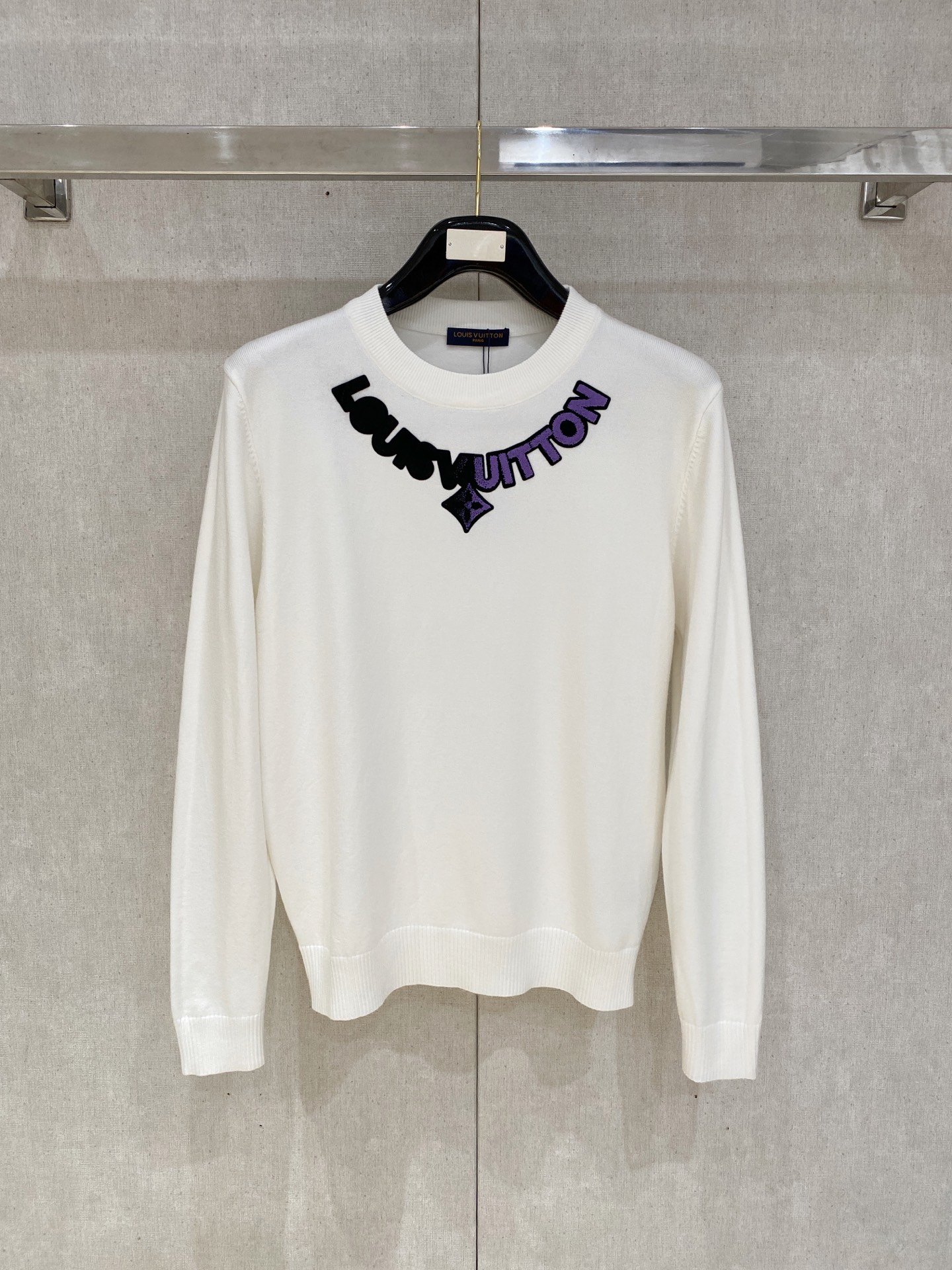 NO:600233,LV/Louis Vuitton 2025 autumn and winter new products, complete with three labels, round neck sweater, good product, no need to introduce too much, look at the details, counter size M-XXXL 175/140, recommended L,, louis vuitton, louis vuitton, sweaters, alexander wang19860909LV/路易威登 2025年秋冬新品上新 三标齐全 圆领毛衣 好货不用过多介绍 看细节 专柜码数M-XXXL 175/140建议L,,louis vuitton,louis vuitton,sweaters,alexander wang,Men's clothing