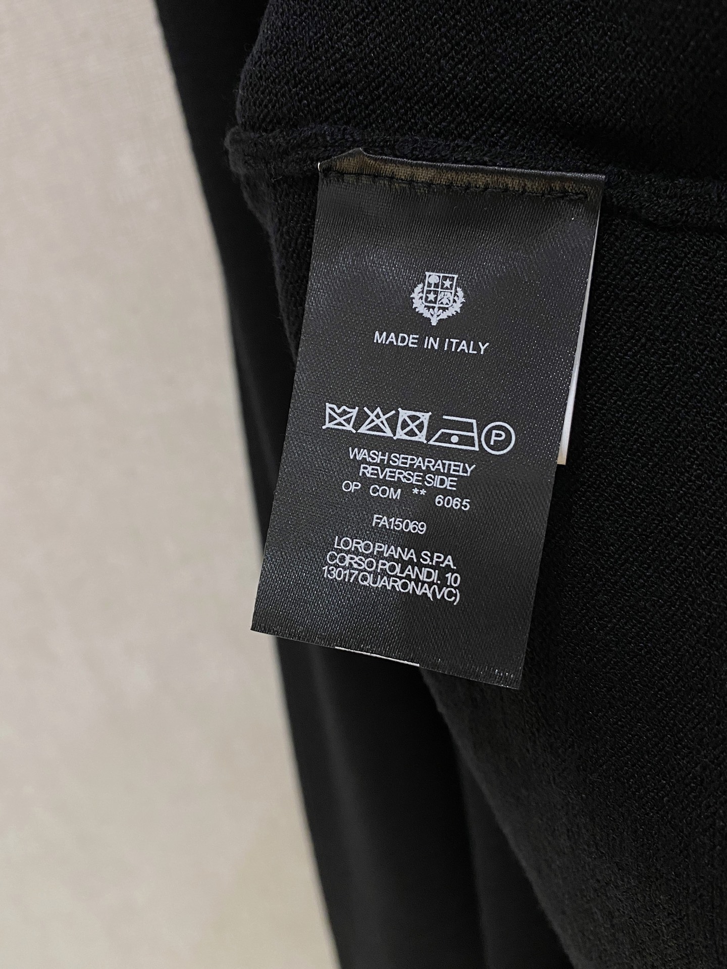 。顶级品质>专柜官网同步发售！辅料全部原版定制出品，贸易公司真品订单。高级定制进口面料，以天然植物纖維提