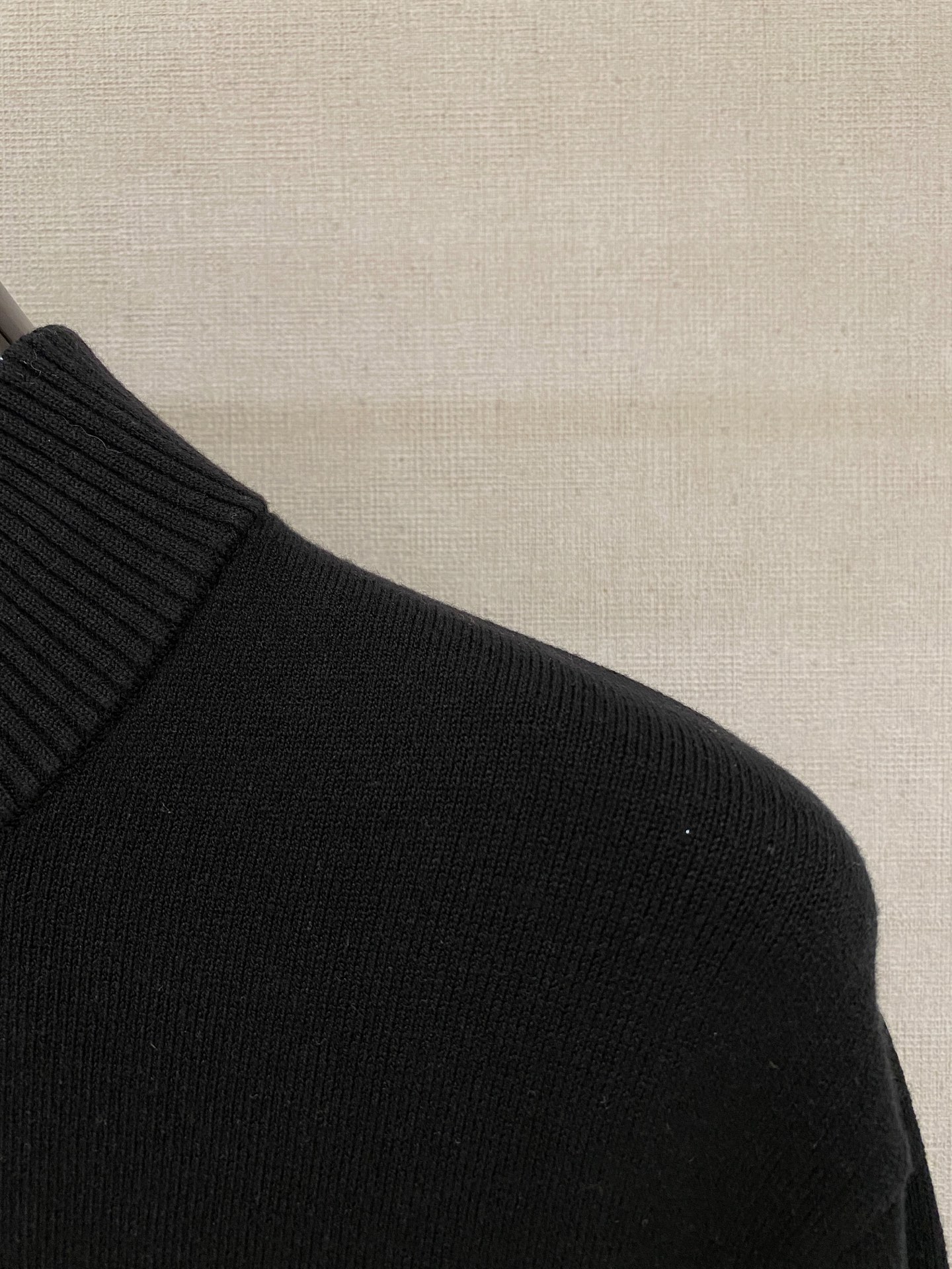 。顶级品质>专柜官网同步发售！辅料全部原版定制出品，贸易公司真品订单。高级定制进口面料，以天然植物纖維提