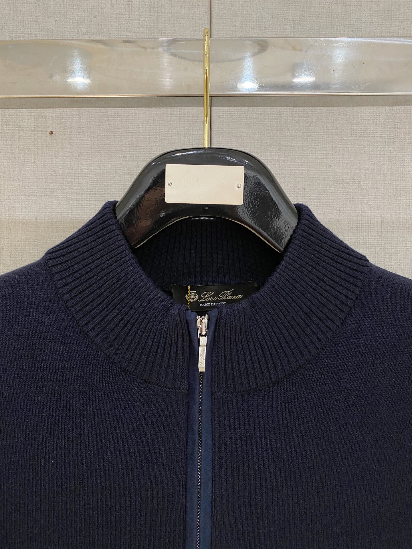 。顶级品质>专柜官网同步发售！辅料全部原版定制出品，贸易公司真品订单。高级定制进口面料，以天然植物纖維提