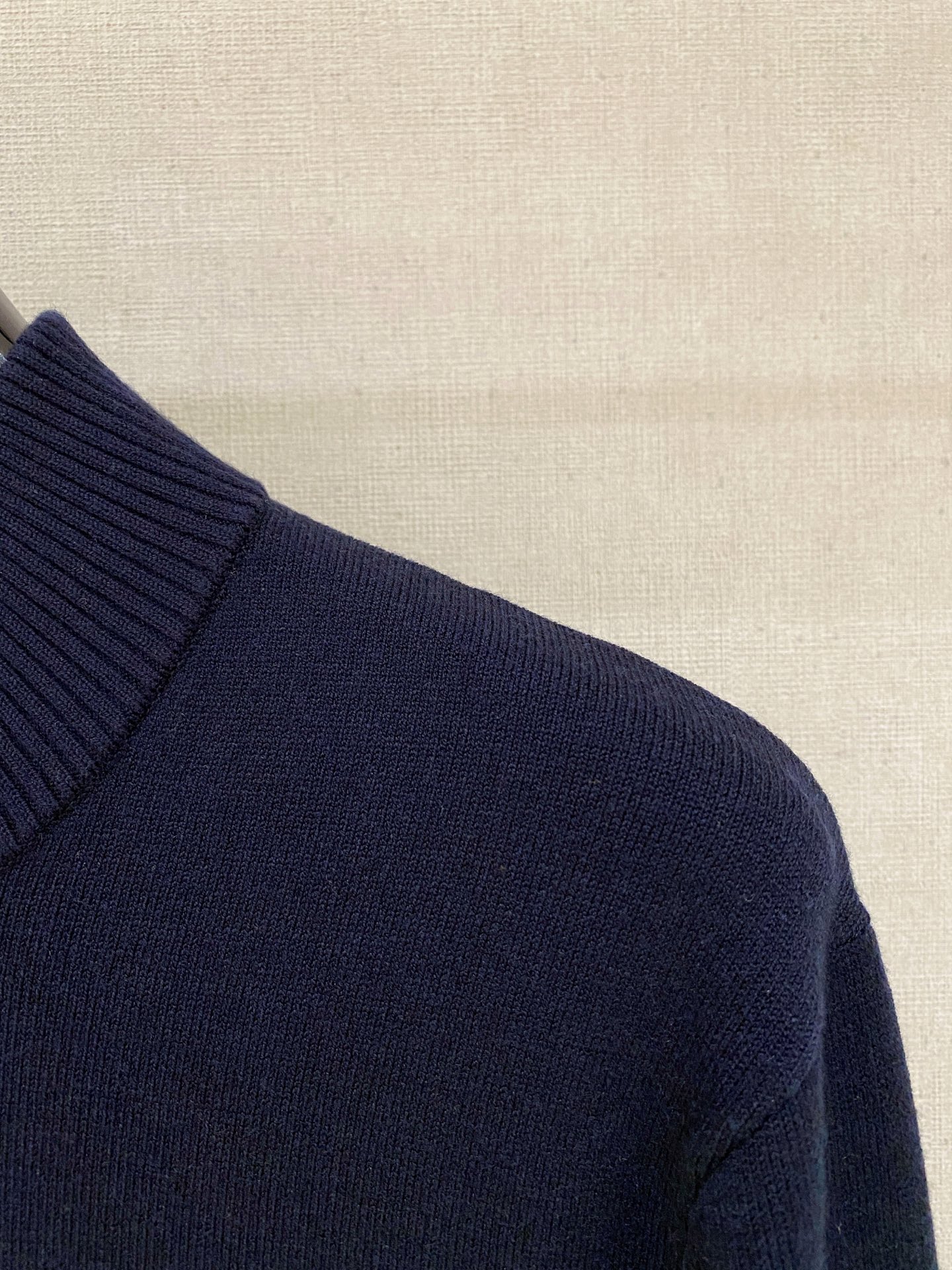 。顶级品质>专柜官网同步发售！辅料全部原版定制出品，贸易公司真品订单。高级定制进口面料，以天然植物纖維提