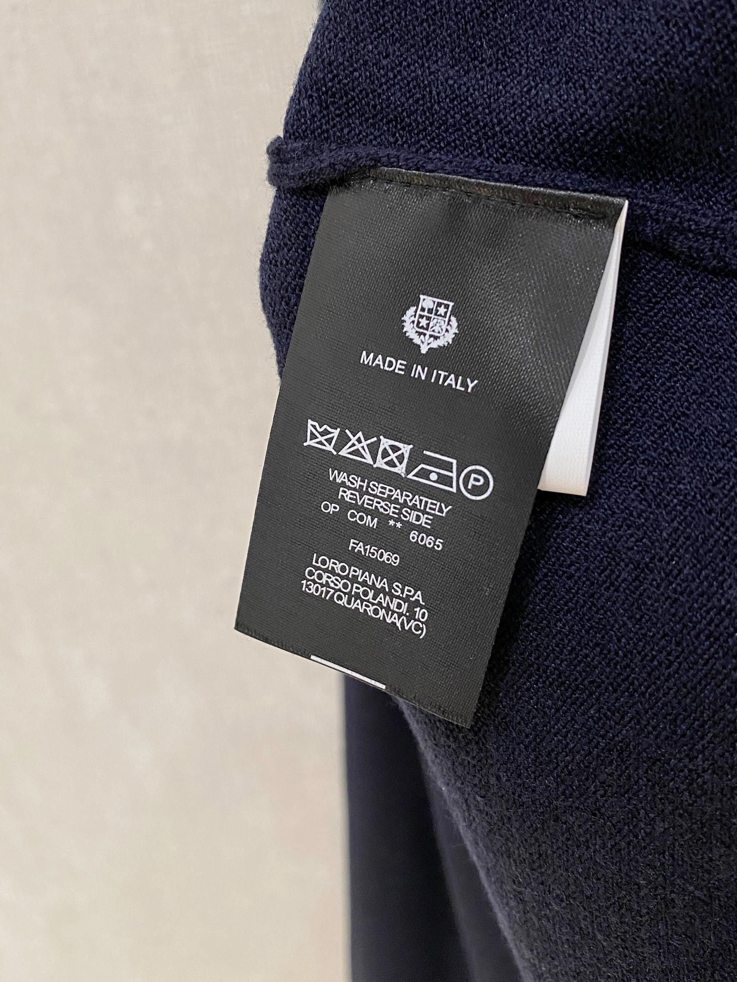 。顶级品质>专柜官网同步发售！辅料全部原版定制出品，贸易公司真品订单。高级定制进口面料，以天然植物纖維提