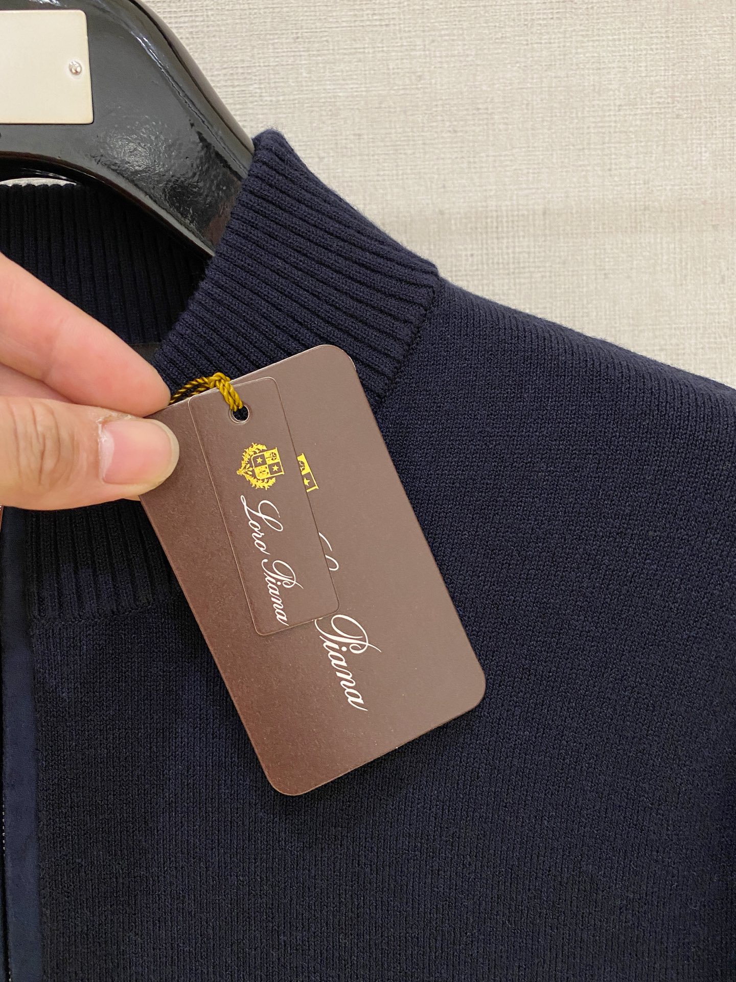 。顶级品质>专柜官网同步发售！辅料全部原版定制出品，贸易公司真品订单。高级定制进口面料，以天然植物纖維提