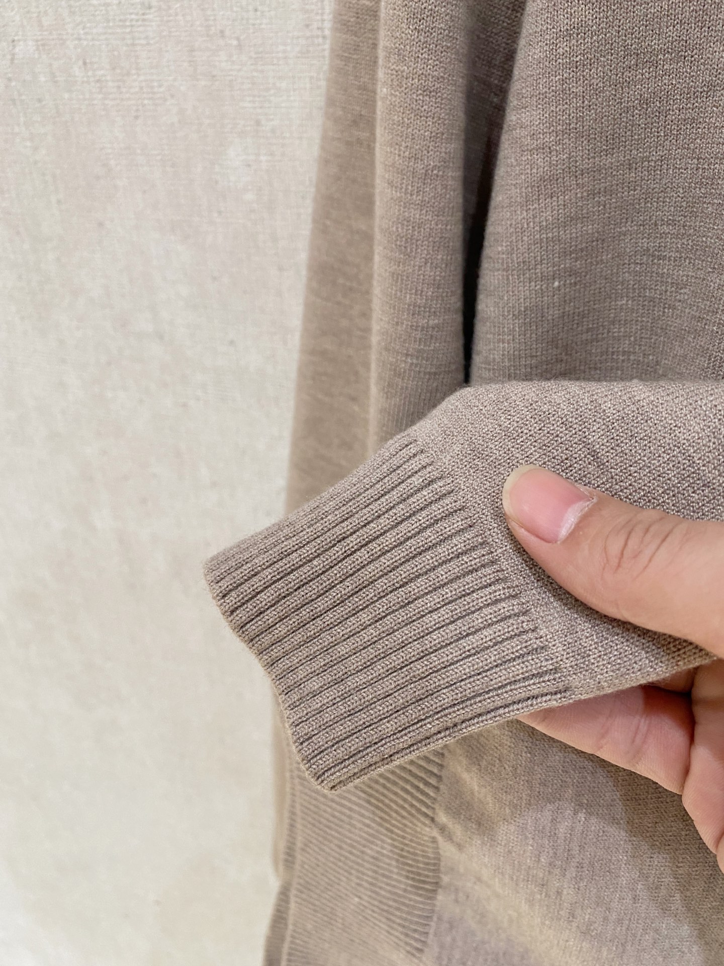 。顶级品质>专柜官网同步发售！辅料全部原版定制出品，贸易公司真品订单。高级定制进口面料，以天然植物纖維提