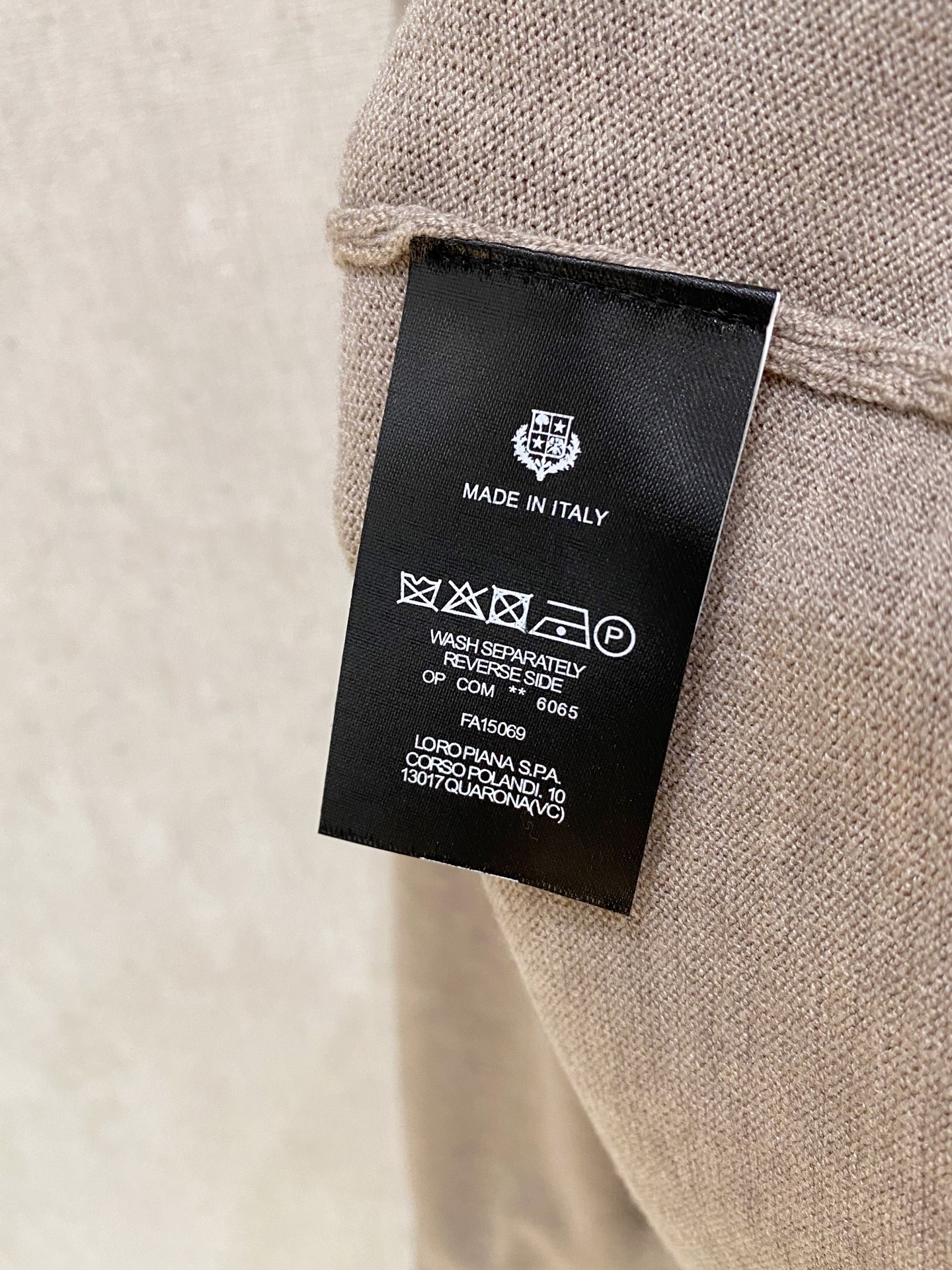 。顶级品质>专柜官网同步发售！辅料全部原版定制出品，贸易公司真品订单。高级定制进口面料，以天然植物纖維提