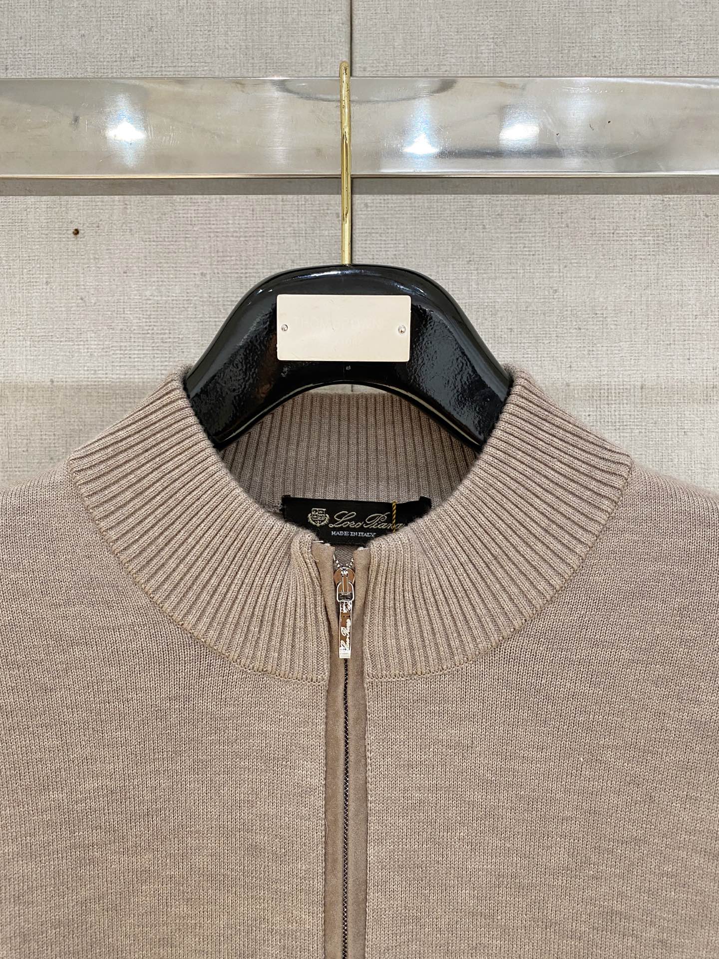 。顶级品质>专柜官网同步发售！辅料全部原版定制出品，贸易公司真品订单。高级定制进口面料，以天然植物纖維提