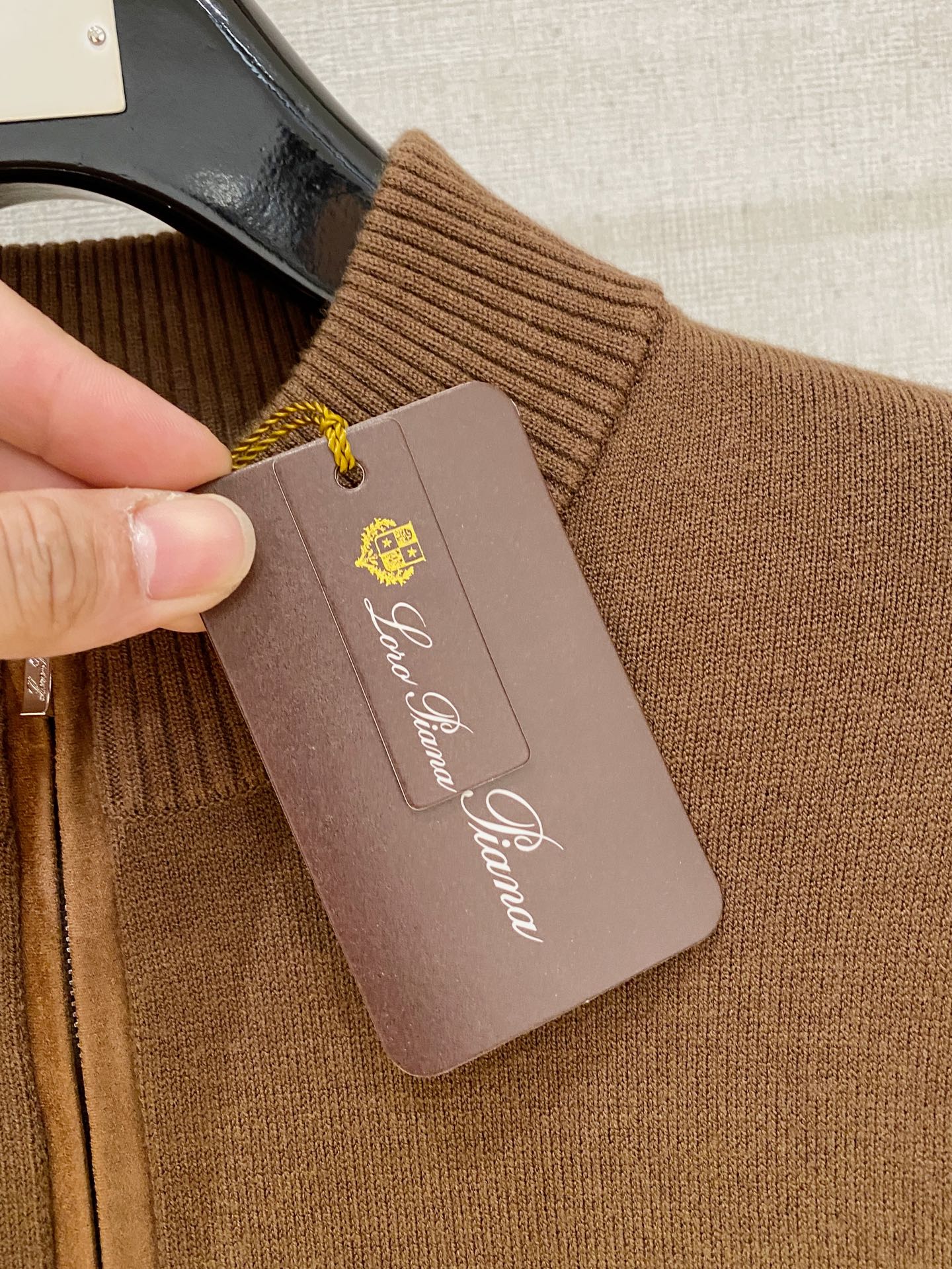 。顶级品质>专柜官网同步发售！辅料全部原版定制出品，贸易公司真品订单。高级定制进口面料，以天然植物纖維提