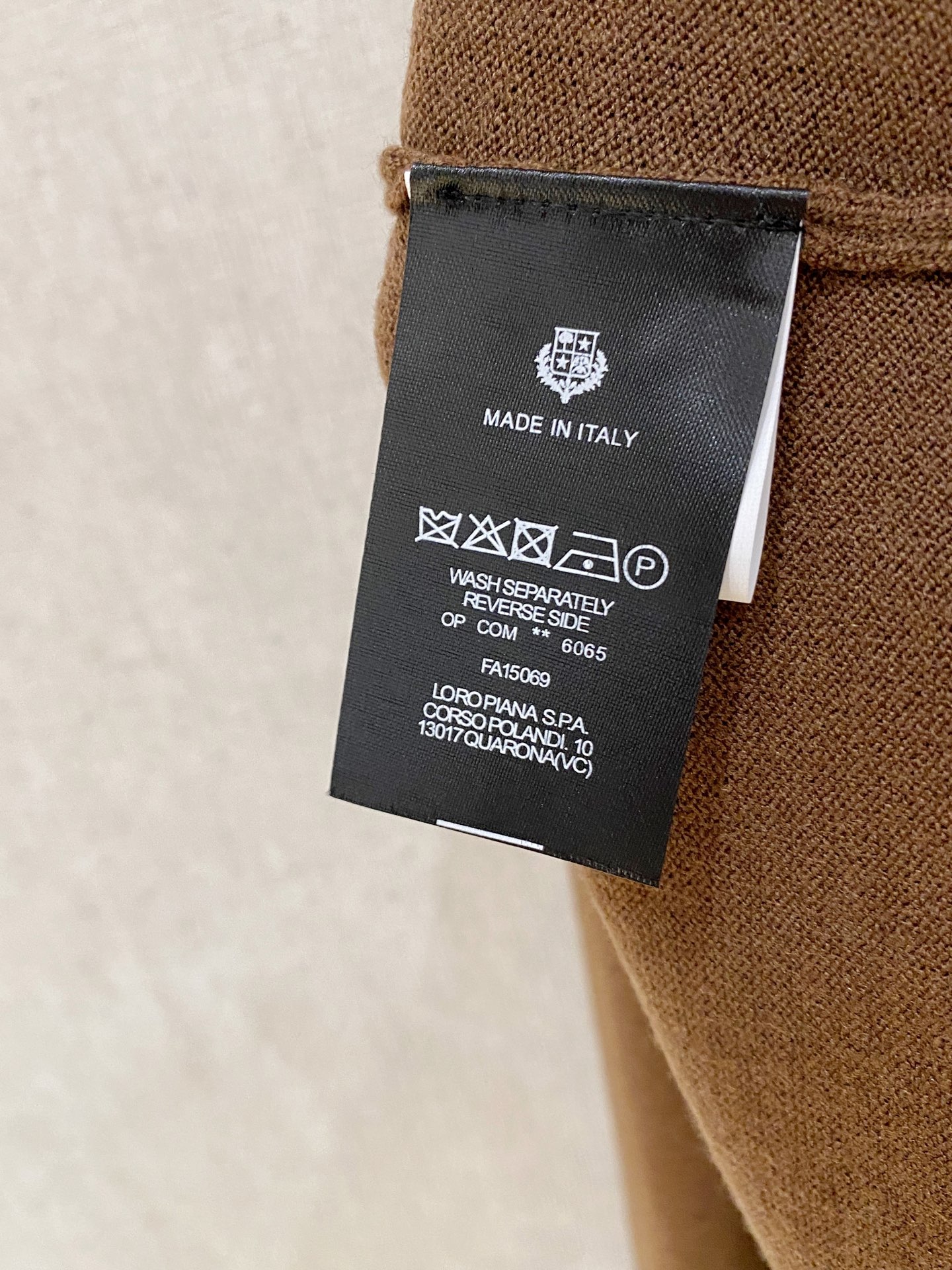 。顶级品质>专柜官网同步发售！辅料全部原版定制出品，贸易公司真品订单。高级定制进口面料，以天然植物纖維提