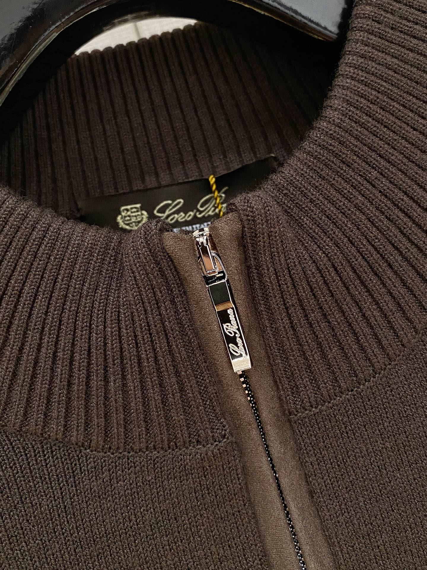 。顶级品质>专柜官网同步发售！辅料全部原版定制出品，贸易公司真品订单。高级定制进口面料，以天然植物纖維提