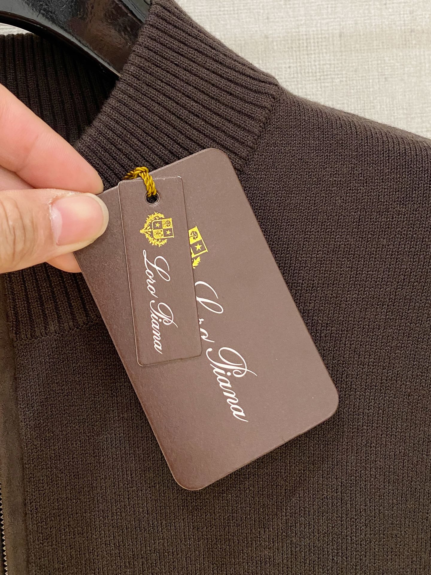 。顶级品质>专柜官网同步发售！辅料全部原版定制出品，贸易公司真品订单。高级定制进口面料，以天然植物纖維提