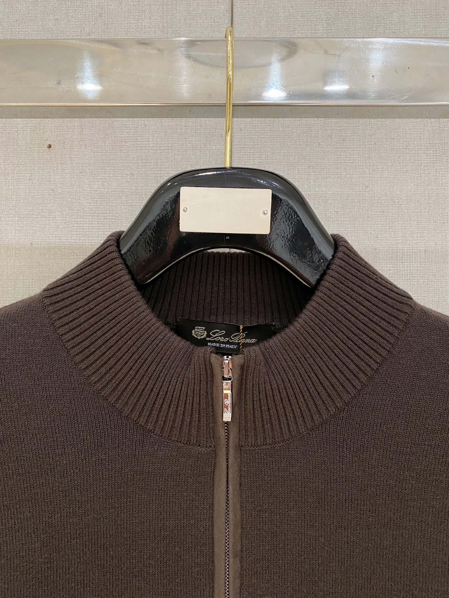 。顶级品质>专柜官网同步发售！辅料全部原版定制出品，贸易公司真品订单。高级定制进口面料，以天然植物纖維提