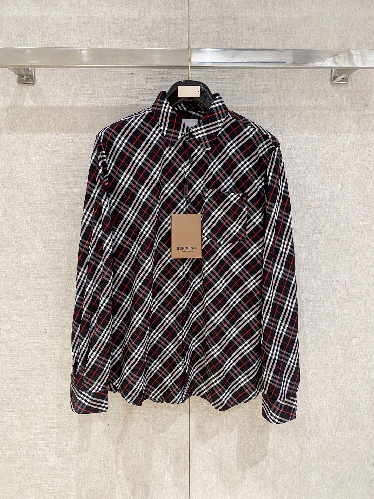 巴宝莉 2025ss春夏时尚大爆款短袖衬衫，贸易公司渠道货，品相完美如斯，属于入柜级别，可预见性的爆款，