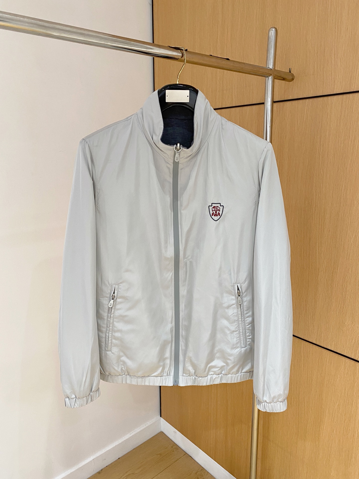 NO:530530,. Bc double-sided wear!  2025 autumn and winter men and women's same jacket jacket, the latest fashionable casual jacket, trading company channels are rare, and it is released on the official website at the same time. The most anticipated high-quality products of men's gods are coming, making you feel what is truly high luxury and connotation! Logo logo pattern design!  Full of brand style!  The most enjoyable dressing experience you enjoy! It perfectly enhances the overall luxury and class, and you can get a high-end luxury atmosphere at a glance!  The upper body is versatile and simple, and it is not picky about people. It can easily deal with various occasions and environments. It is undoubtedly a must-have item for daily commuting! Size M-3XL, Jackets & coats, Jackets & coats, alexander wang19860909. Bc双面穿！2025秋冬男女同款夹克外套,最新时尚休闲夹克,贸易公司渠道稀出,同步官网发售,男神最为期待的精品狠货重磅来袭,让你感受到什么叫真正的高奢有内涵!标志logo图案设计！满满的品牌风格！你最为享受的穿着体验! 完美提升了整体的奢华档次感,一眼就能Get到的高端奢华气息！上身百搭简约不挑人,轻松应对各种场合与环境,属于日常通勤必备的臻品无疑!尺码M-3XL,,jackets & coats,jackets & coats,alexander wang,Men's clothing