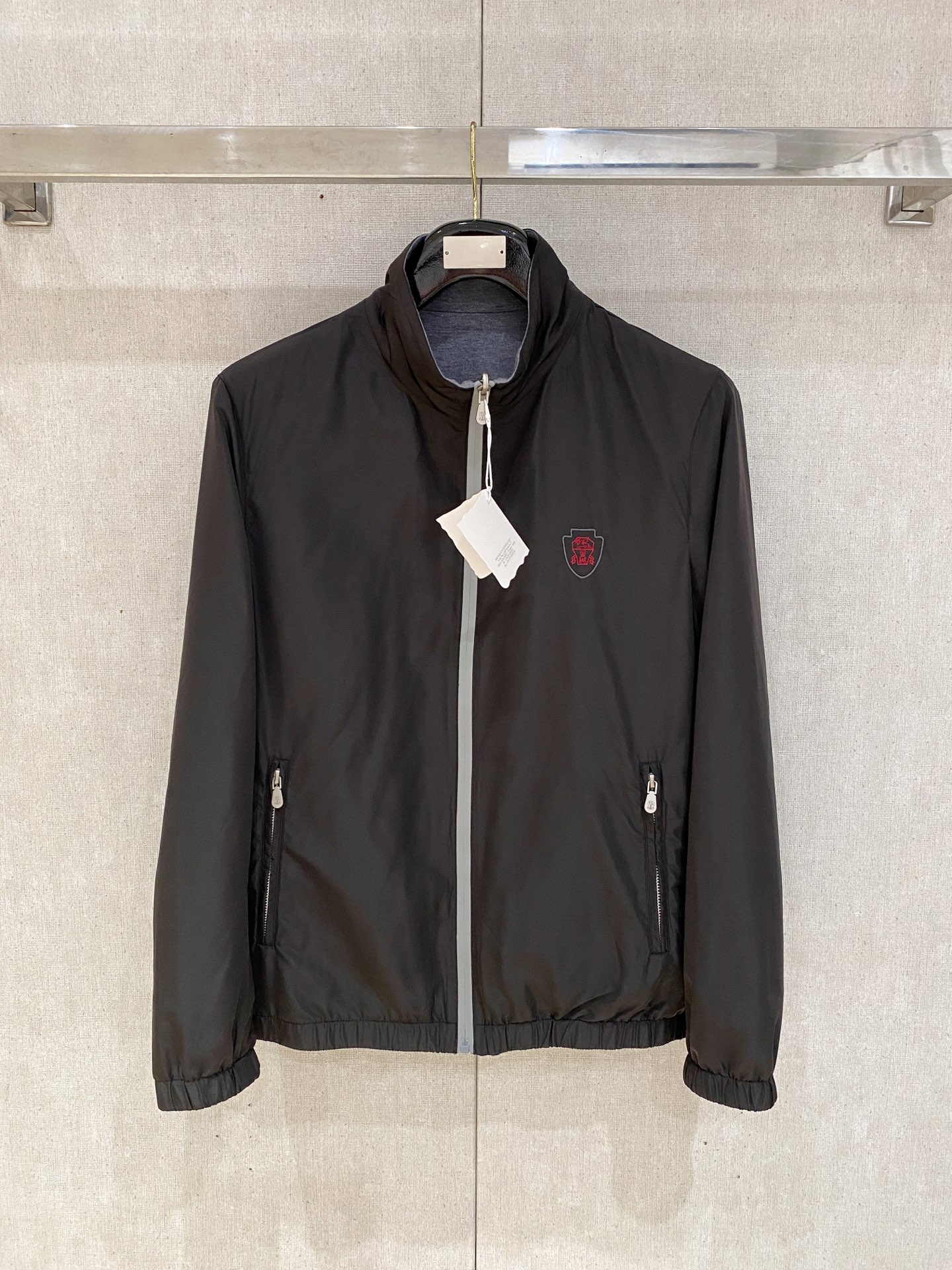 NO:538091,. Bc double-sided wear!  The same jackets for men and women in autumn and winter, the latest fashionable casual jackets, trading company channels are rare, and they are released on the official website at the same time. The most anticipated high-quality products of men's gods are coming, making you feel what is truly high luxury and connotation! Logo logo pattern design!  Full of brand style!  The most enjoyable dressing experience you enjoy! It perfectly enhances the overall luxury and class, and you can get a high-end luxury atmosphere at a glance!  The upper body is versatile and simple, and it is not picky about people. It can easily deal with various occasions and environments. It is undoubtedly a must-have item for daily commuting! Size M-3XL, Jackets & coats, Jackets & coats, alexander wang19860909. Bc双面穿！秋冬男女同款夹克外套,最新时尚休闲夹克,贸易公司渠道稀出,同步官网发售,男神最为期待的精品狠货重磅来袭,让你感受到什么叫真正的高奢有内涵!标志logo图案设计！满满的品牌风格！你最为享受的穿着体验! 完美提升了整体的奢华档次感,一眼就能Get到的高端奢华气息！上身百搭简约不挑人,轻松应对各种场合与环境,属于日常通勤必备的臻品无疑!尺码M-3XL,,jackets & coats,jackets & coats,alexander wang,Men's clothing