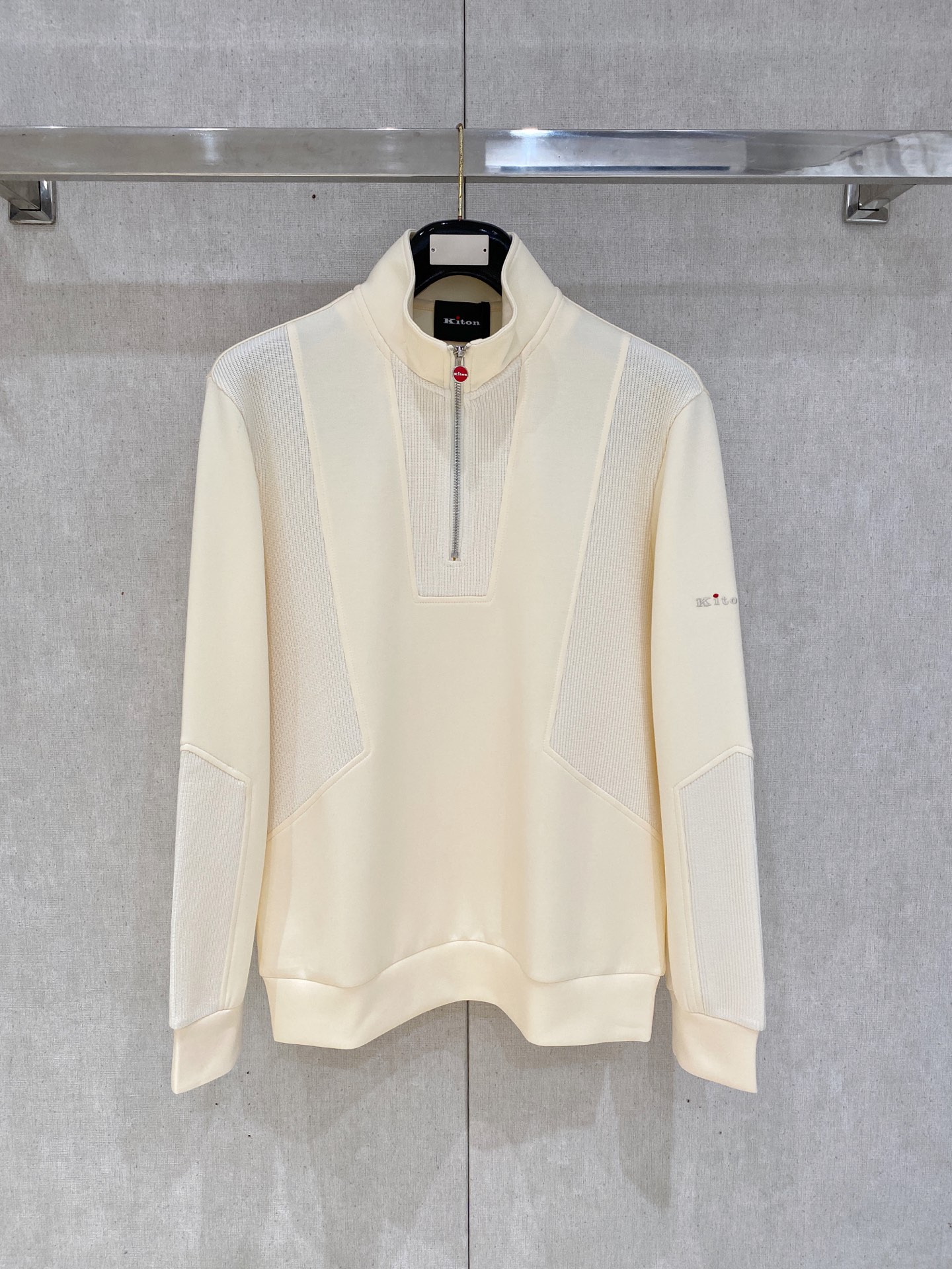 NO:596492,Top quality>On sale simultaneously on the official website of the counter! The accessories are all original and custom-made, genuine orders from trading companies. Advanced custom-made imported fabrics, extracted from natural plant fibers, are lighter and thinner than ordinary cotton fabrics, soft to the touch and comfortable to wear. It is not easy to irritate the skin at all. The fabric has good hygroscopicity and breathability. Size: 48-56, alexander wang19860909顶级品质>专柜官网同步发售！辅料全部原版定制出品,贸易公司真品订单.高级定制进口面料,以天然植物纖維提炼出来,比一般棉织物轻薄 手感柔软,穿着舒适 完全不易有刺激皮肤 面料吸湿性、透气性良好 尺码: 48-56,,alexander wang,Men's clothing