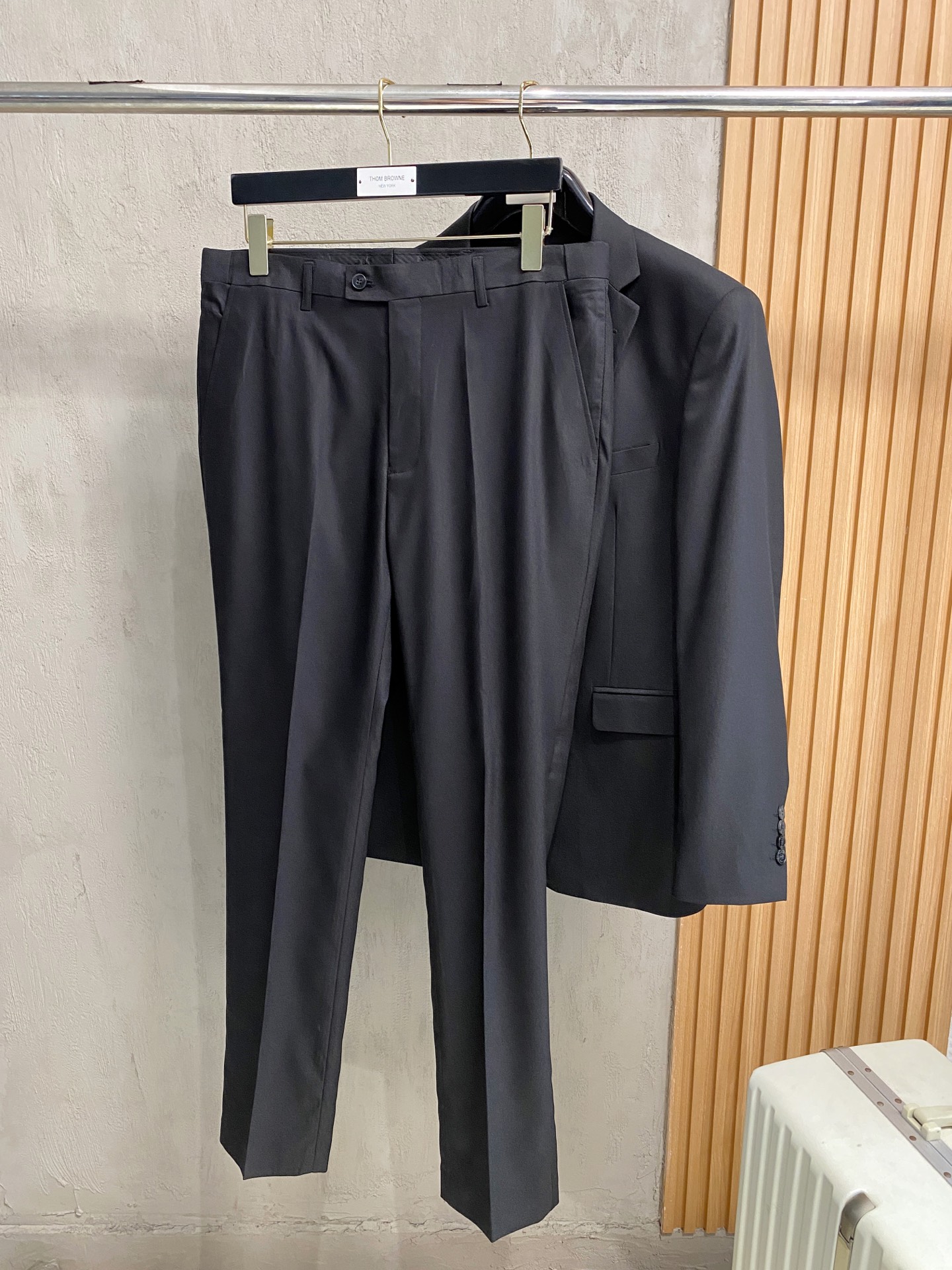 (新品)Ber家族男士商务休闲羊毛西服套装（专属收纳袋），香港洋行渠道货，重磅级品鉴奢物，意大利原厂出品