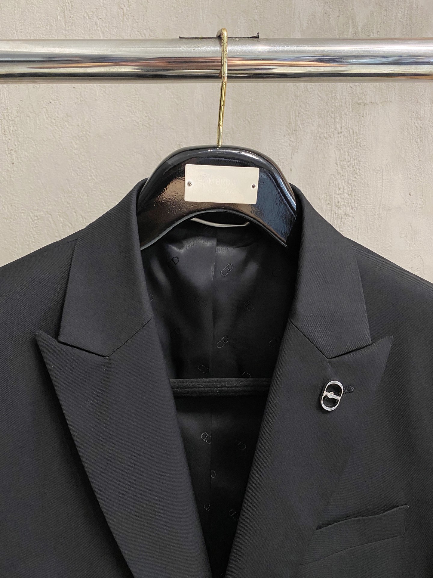 (新品)！CD遵循卓越的手工艺方法,糅合精湛技术与现代时尚优雅风范及丰富的设计款式彰显摩登精致的典雅造型