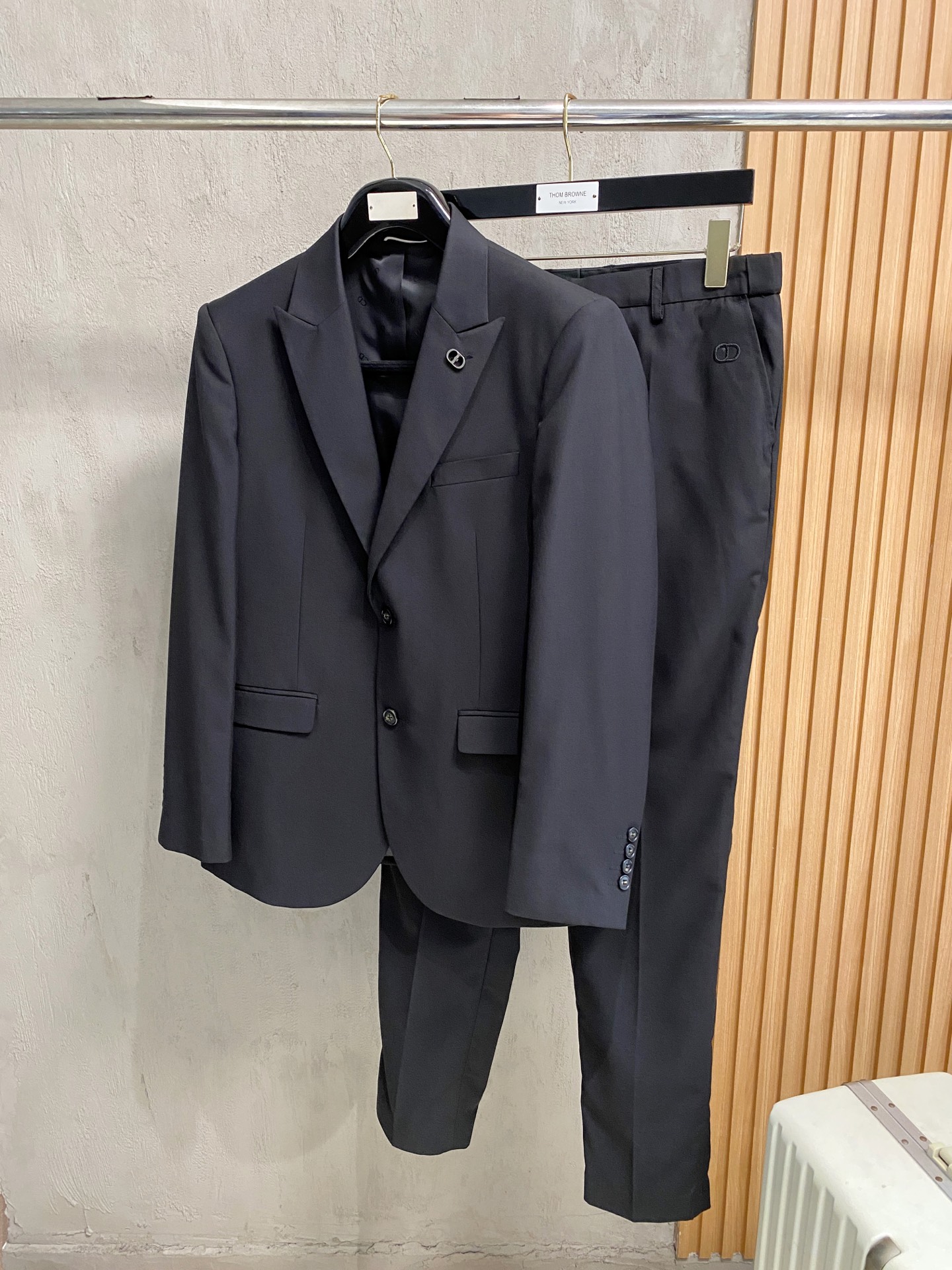 (新品)！CD遵循卓越的手工艺方法,糅合精湛技术与现代时尚优雅风范及丰富的设计款式彰显摩登精致的典雅造型