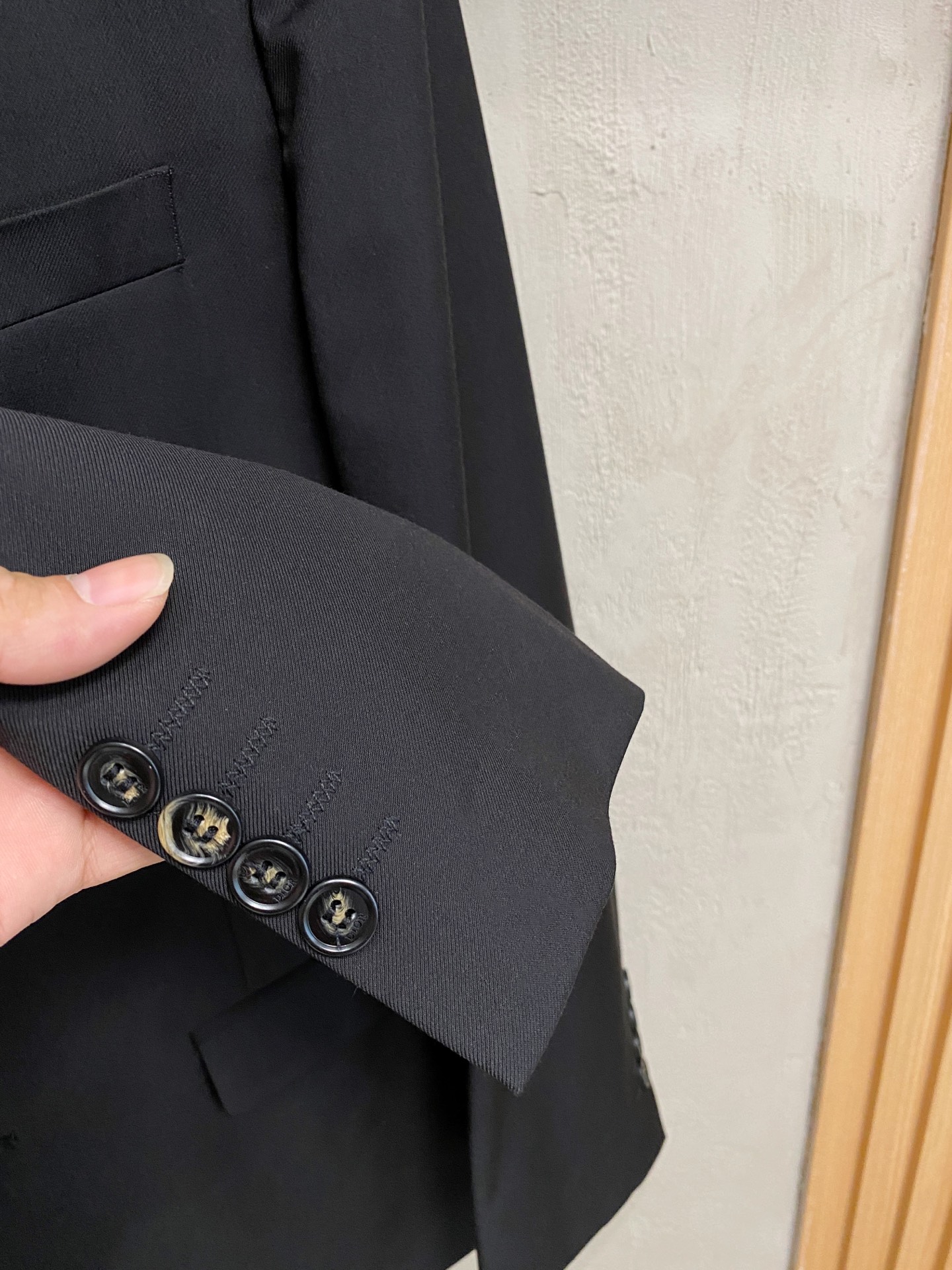 (新品)！CD遵循卓越的手工艺方法,糅合精湛技术与现代时尚优雅风范及丰富的设计款式彰显摩登精致的典雅造型