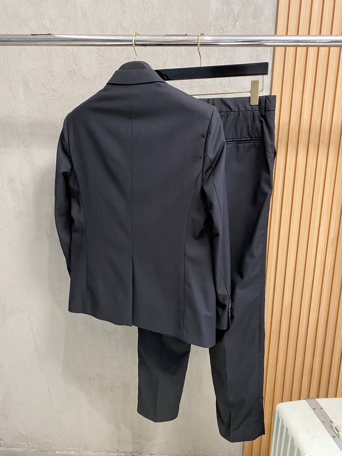 (新品)！CD遵循卓越的手工艺方法,糅合精湛技术与现代时尚优雅风范及丰富的设计款式彰显摩登精致的典雅造型