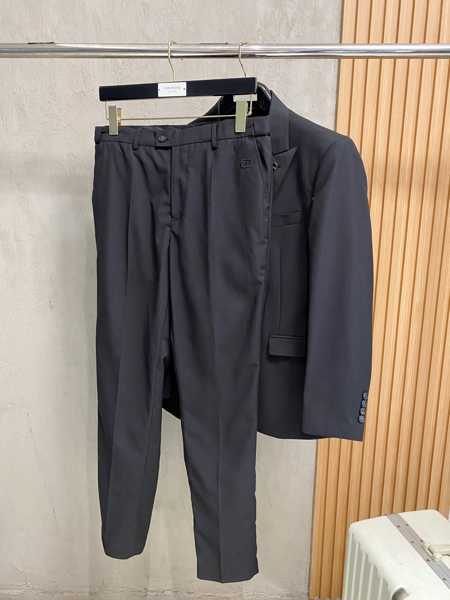 (新品)！CD遵循卓越的手工艺方法,糅合精湛技术与现代时尚优雅风范及丰富的设计款式彰显摩登精致的典雅造型