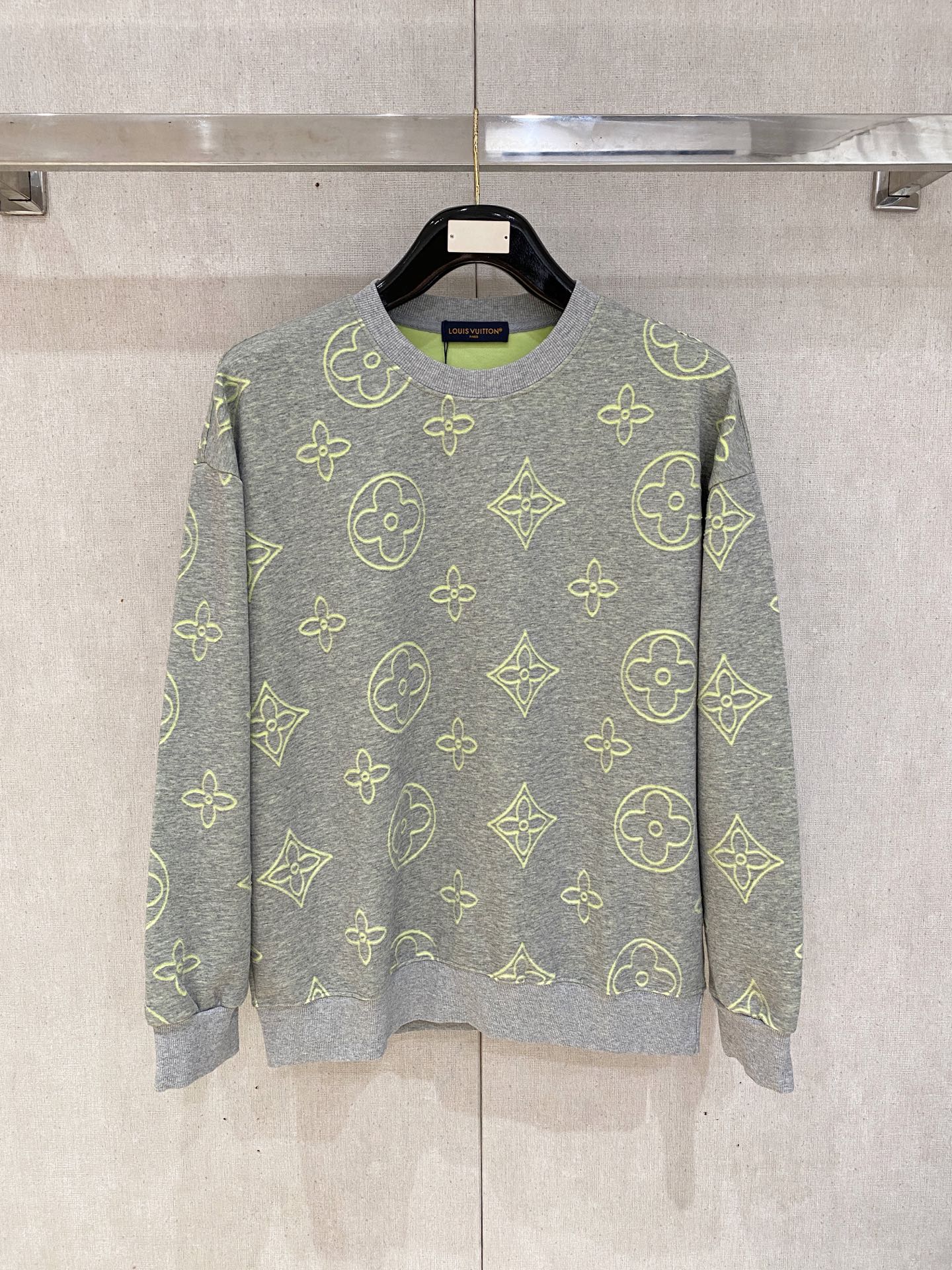 NO:538547,LV 2025 autumn and winter new wash sweatshirts Size M-3XL, louis vuitton, hoodie, sweatshirts, alexander wang19860909LV 2025秋冬新款洗水卫衣 码数M-3XL,,louis vuitton,hoodie,sweatshirts,alexander wang,Men's clothing