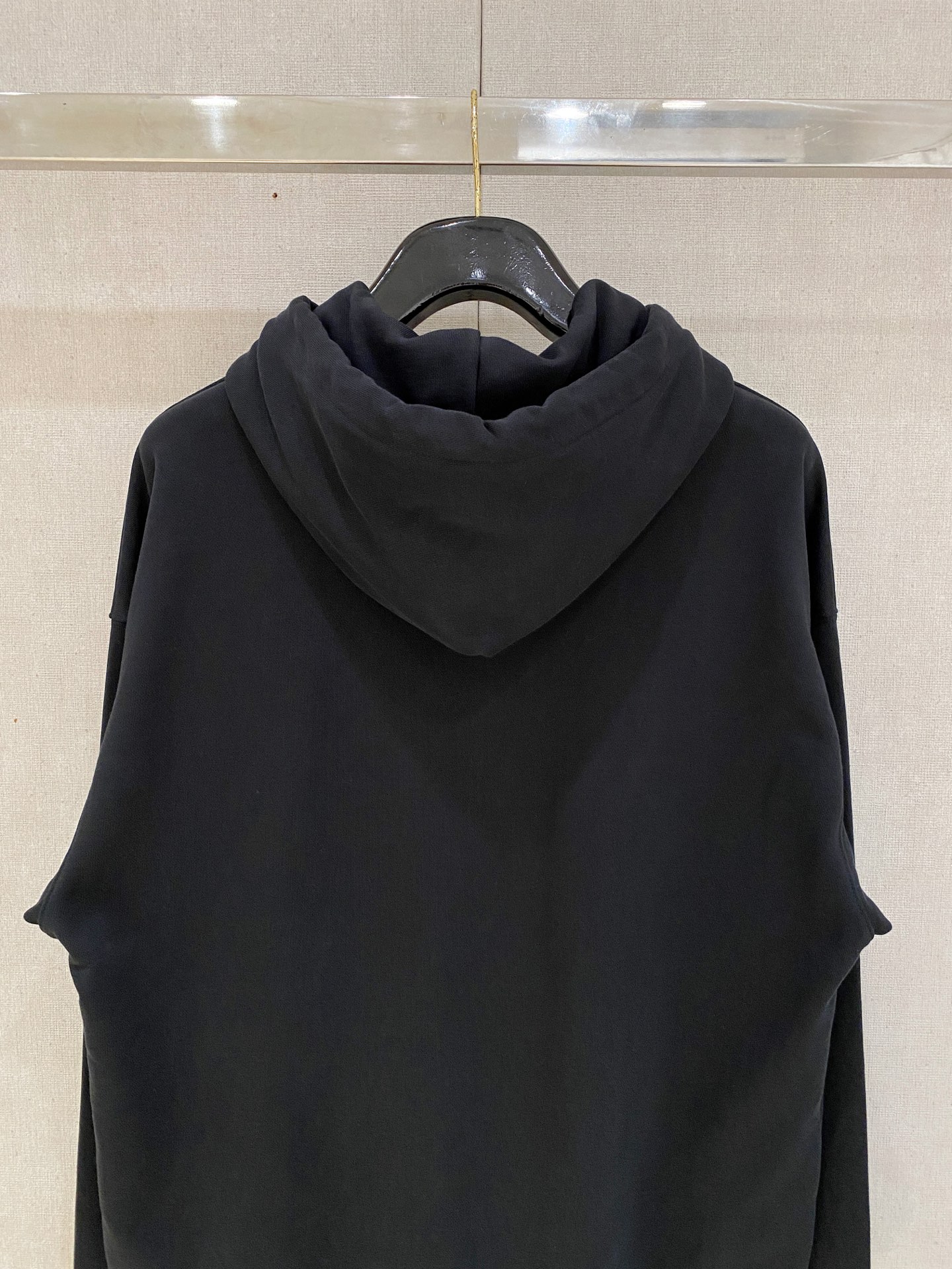 1V 2025FW秋冬新品 休闲连帽卫衣 高端气质型必入的极品款式，一款极具腔调感与魅力的单品！细节精致