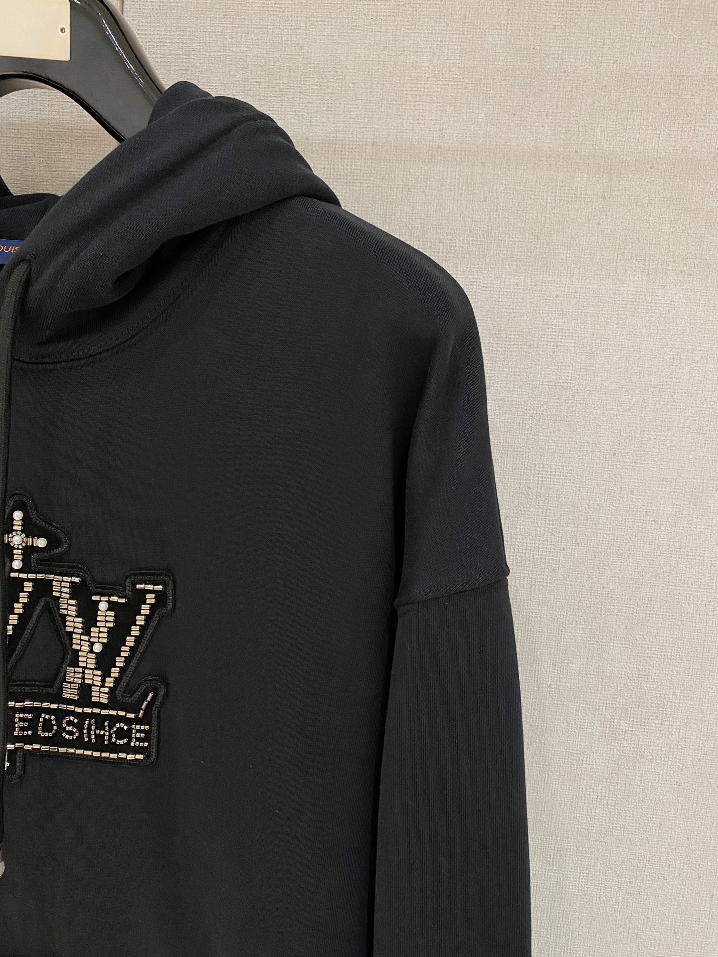 1V 2025FW秋冬新品 休闲连帽卫衣 高端气质型必入的极品款式，一款极具腔调感与魅力的单品！细节精致