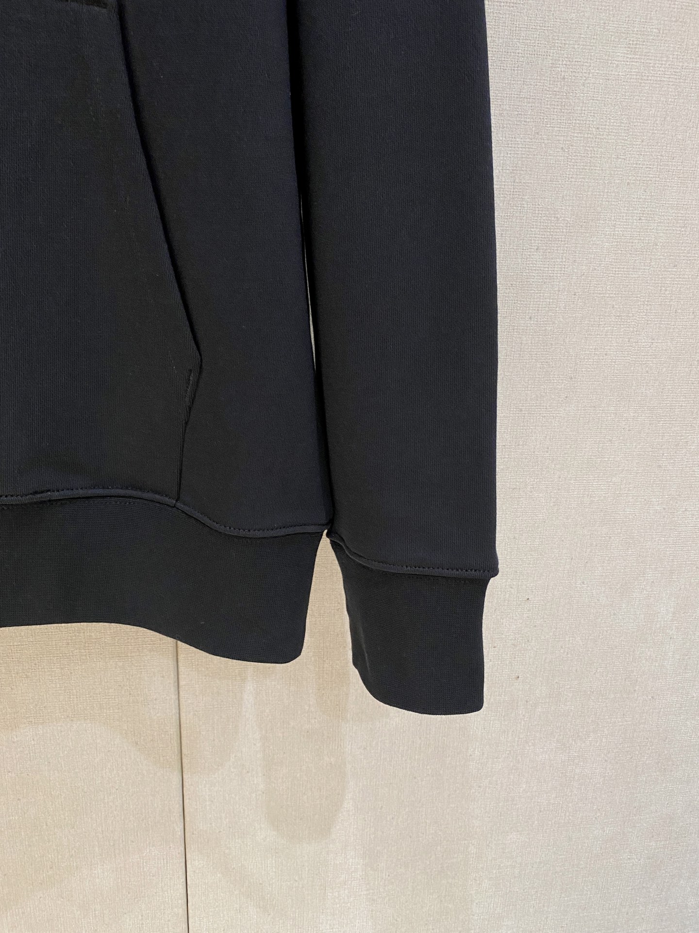 GUC 2025FW秋冬新品 休闲连帽卫衣 高端气质型必入的极品款式，一款极具腔调感与魅力的单品！细节精