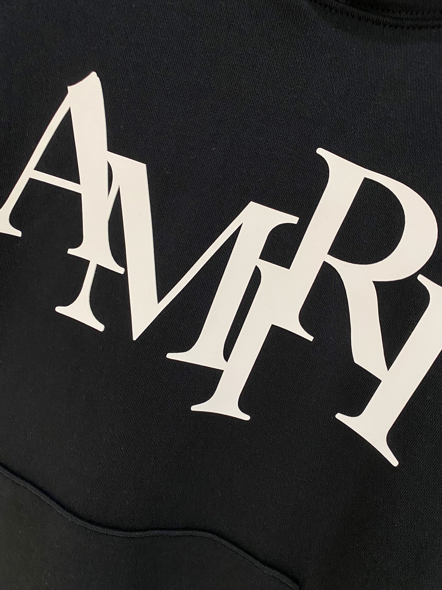 AMR 2025FW秋冬新品 休闲连帽卫衣 高端气质型必入的极品款式，一款极具腔调感与魅力的单品！细节精