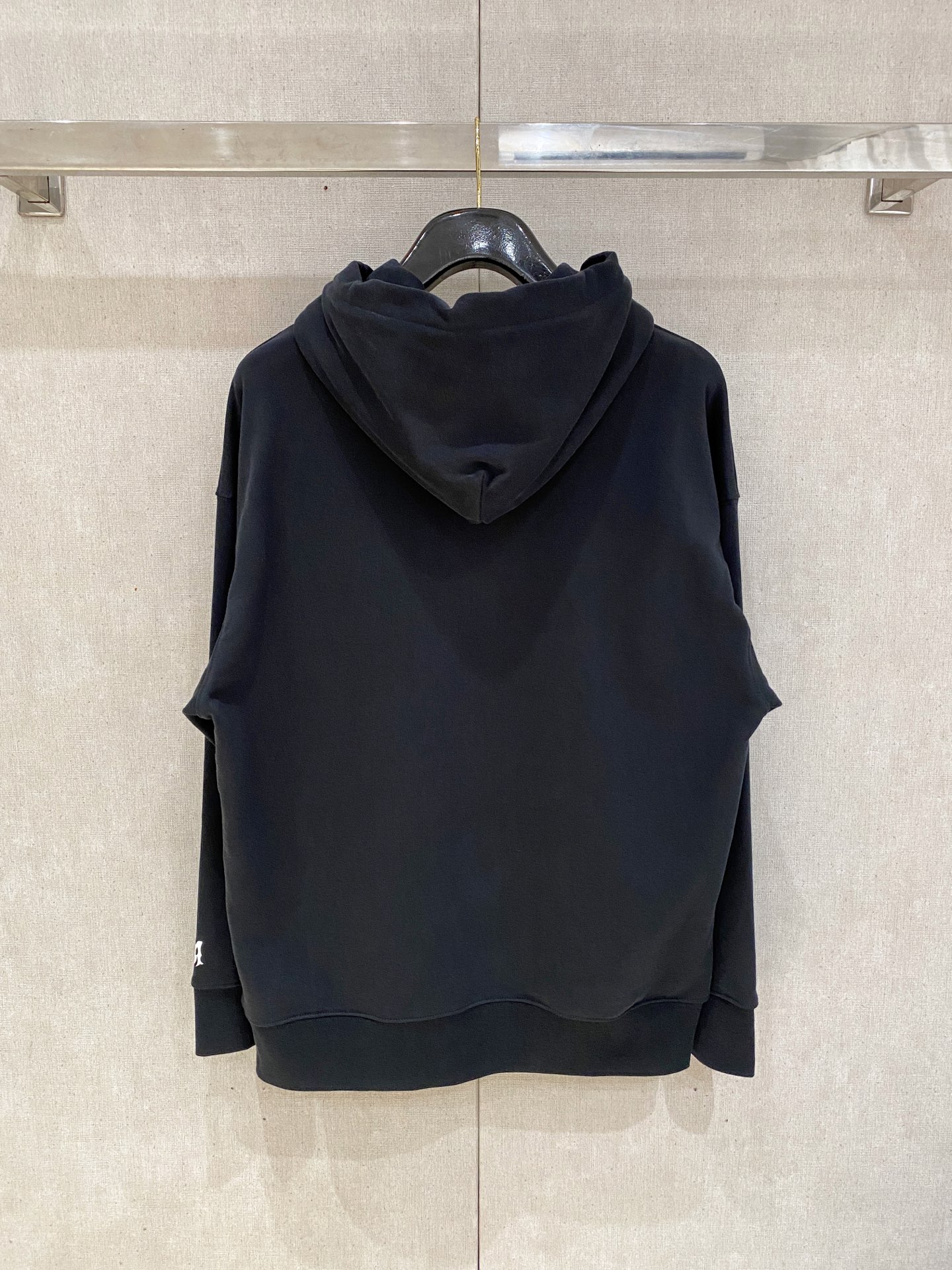 AMR 2025FW秋冬新品 休闲连帽卫衣 高端气质型必入的极品款式，一款极具腔调感与魅力的单品！细节精