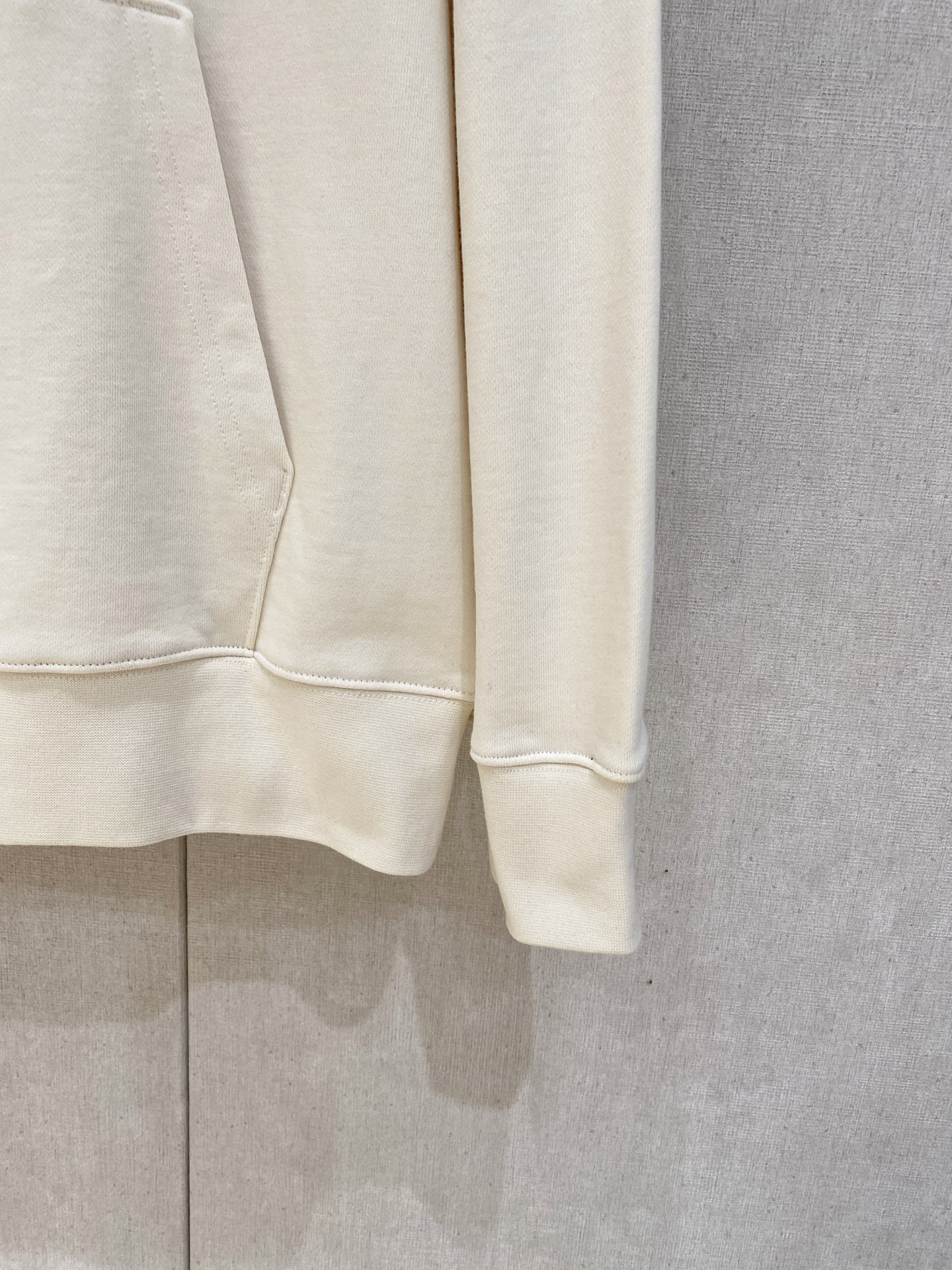 GUC 2025FW秋冬新品 休闲连帽卫衣 高端气质型必入的极品款式，一款极具腔调感与魅力的单品！细节精