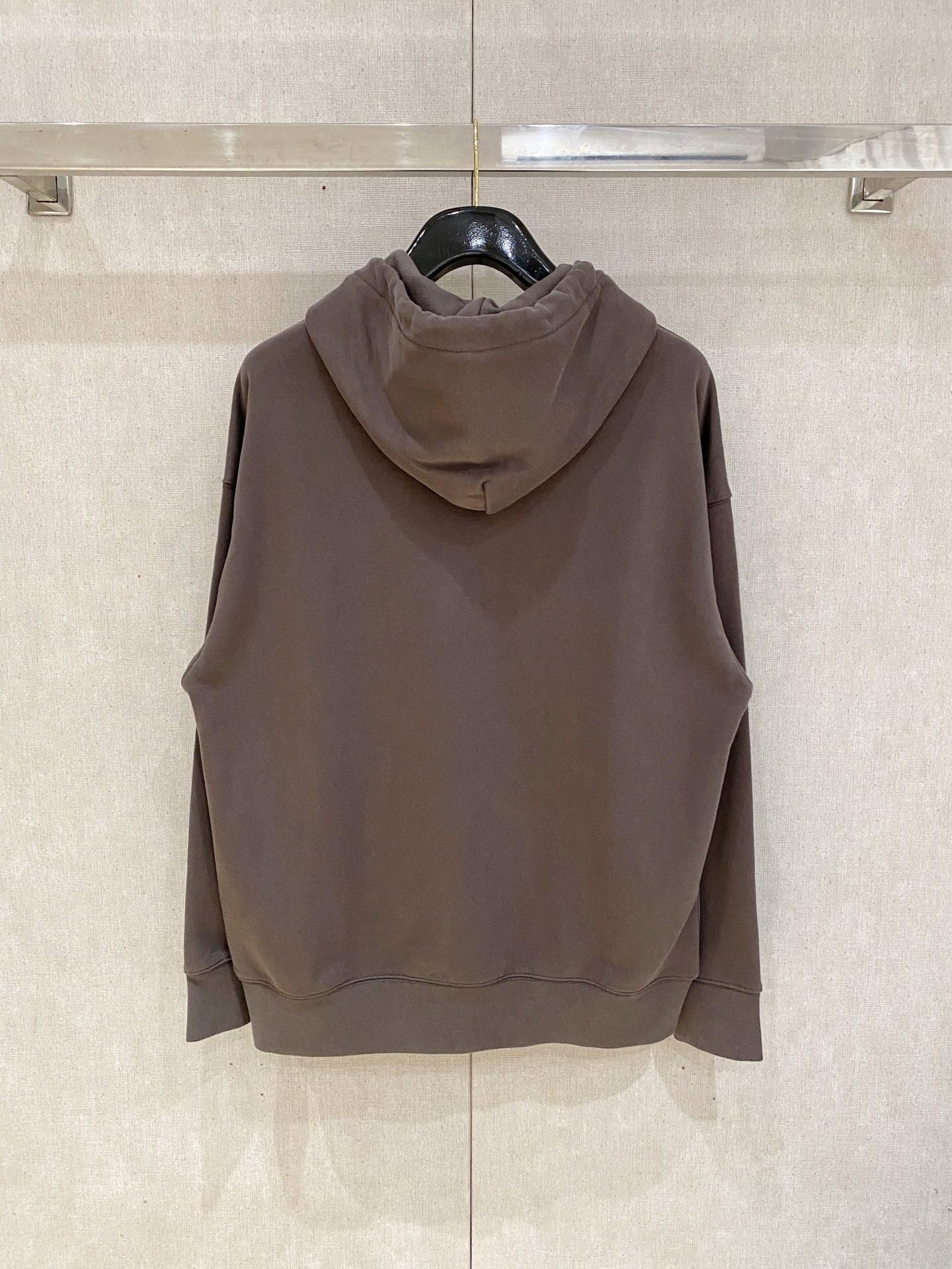 1V 2025FW秋冬新品 休闲连帽卫衣 高端气质型必入的极品款式，一款极具腔调感与魅力的单品！细节精致