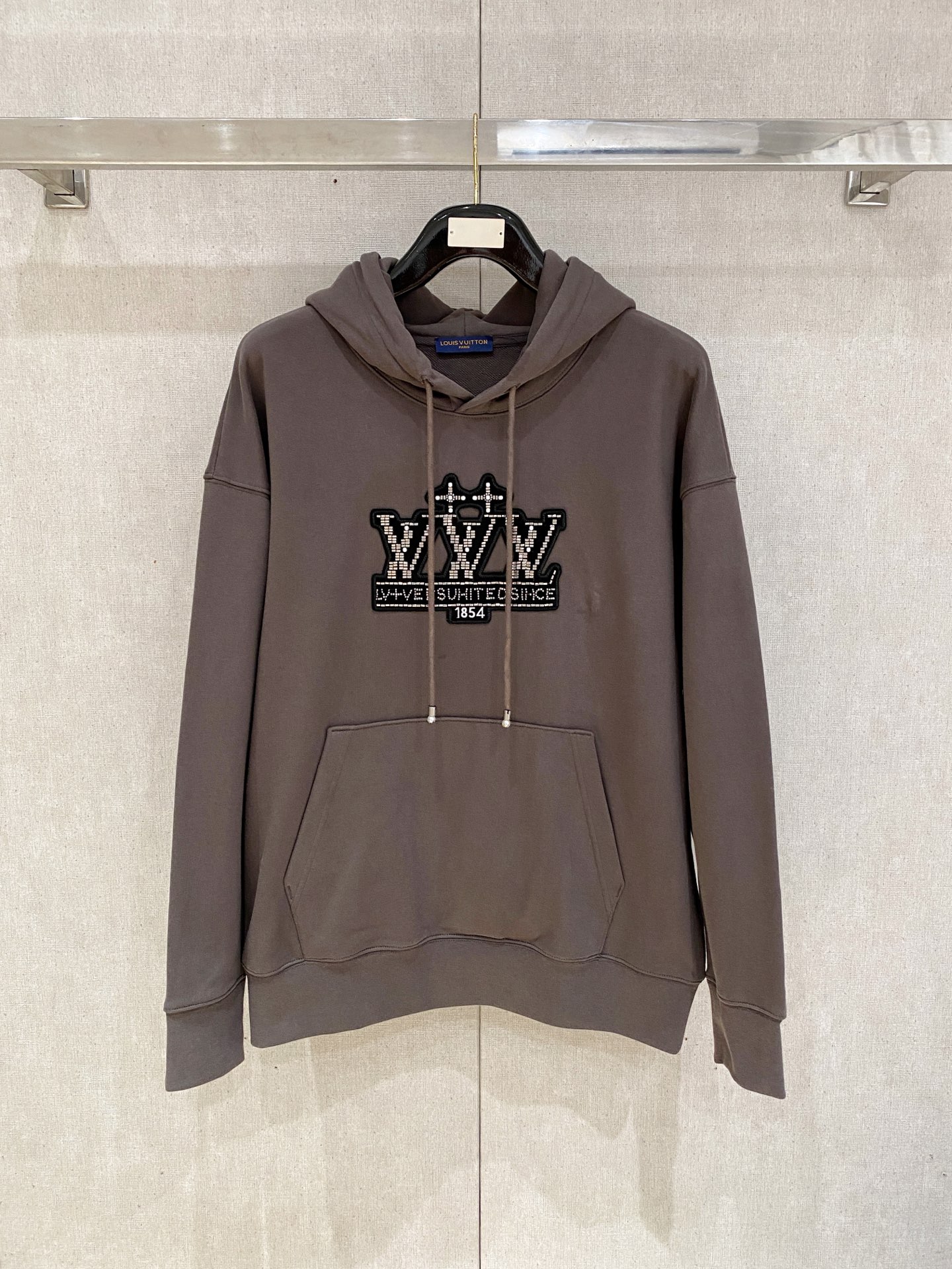 1V 2025FW秋冬新品 休闲连帽卫衣 高端气质型必入的极品款式，一款极具腔调感与魅力的单品！细节精致