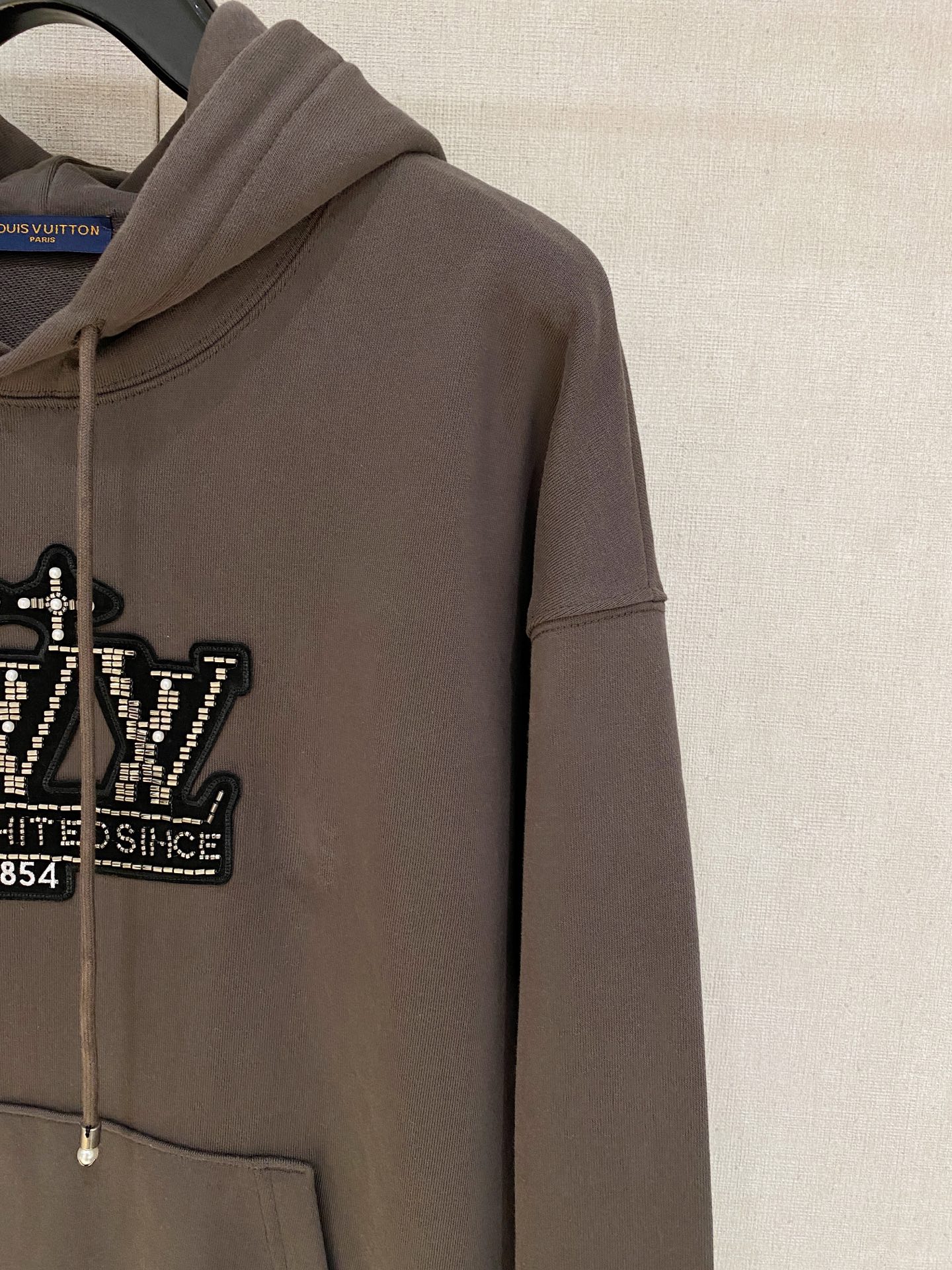 1V 2025FW秋冬新品 休闲连帽卫衣 高端气质型必入的极品款式，一款极具腔调感与魅力的单品！细节精致