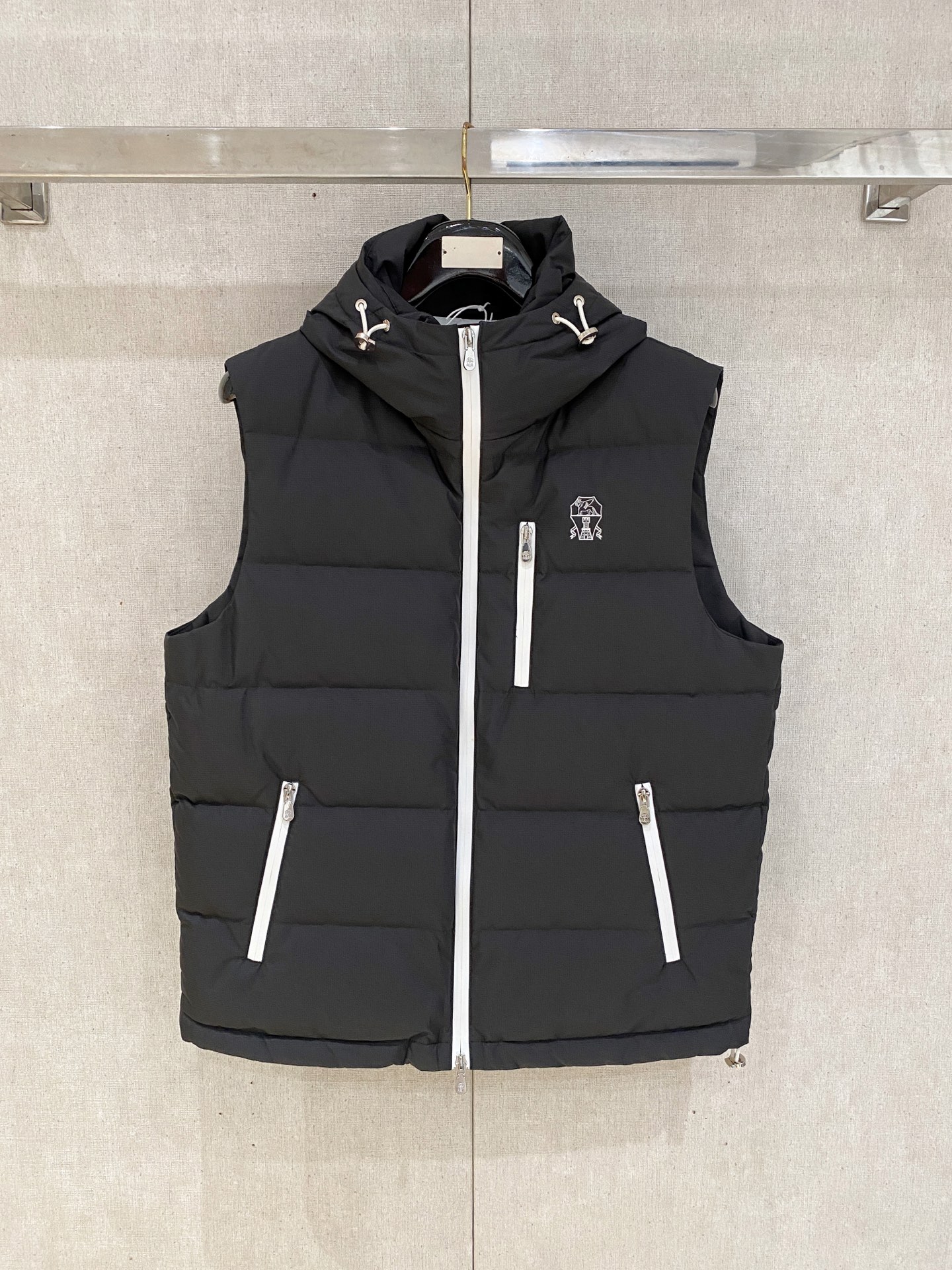 。(新品)BC 秋冬新品Jarama男士短款羽绒服马夹larama短款羽绒夹克是一款个性单品，专为注重功