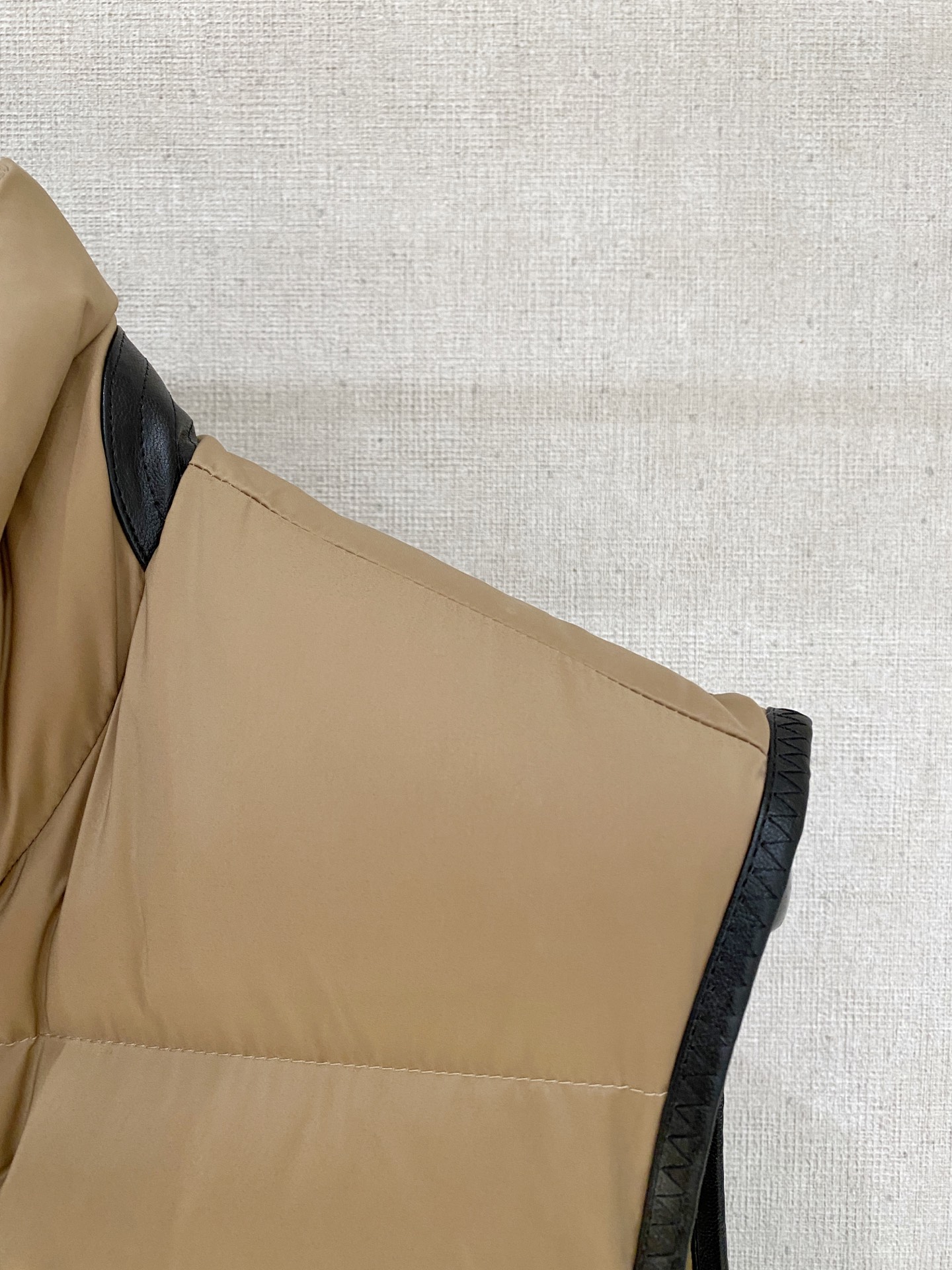 。(新品)BC 秋冬新品Jarama男士短款羽绒服马夹larama短款羽绒夹克是一款个性单品，专为注重功