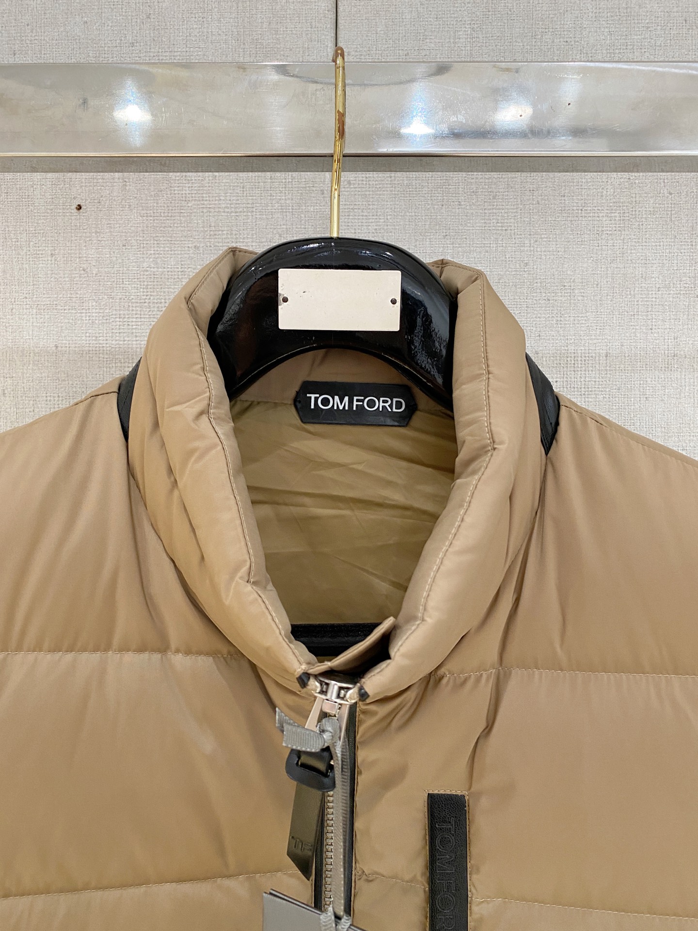 。(新品)BC 秋冬新品Jarama男士短款羽绒服马夹larama短款羽绒夹克是一款个性单品，专为注重功