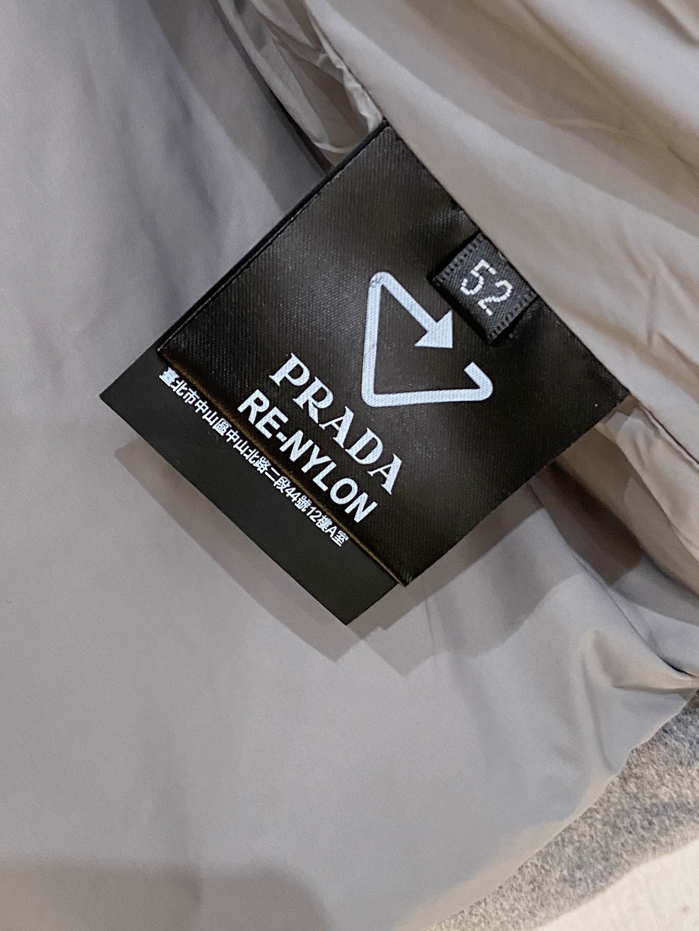 。 (新品)秋冬新品Jarama男士短款羽绒服马夹larama短款羽绒夹克是一款个性单品，专为注重功能性