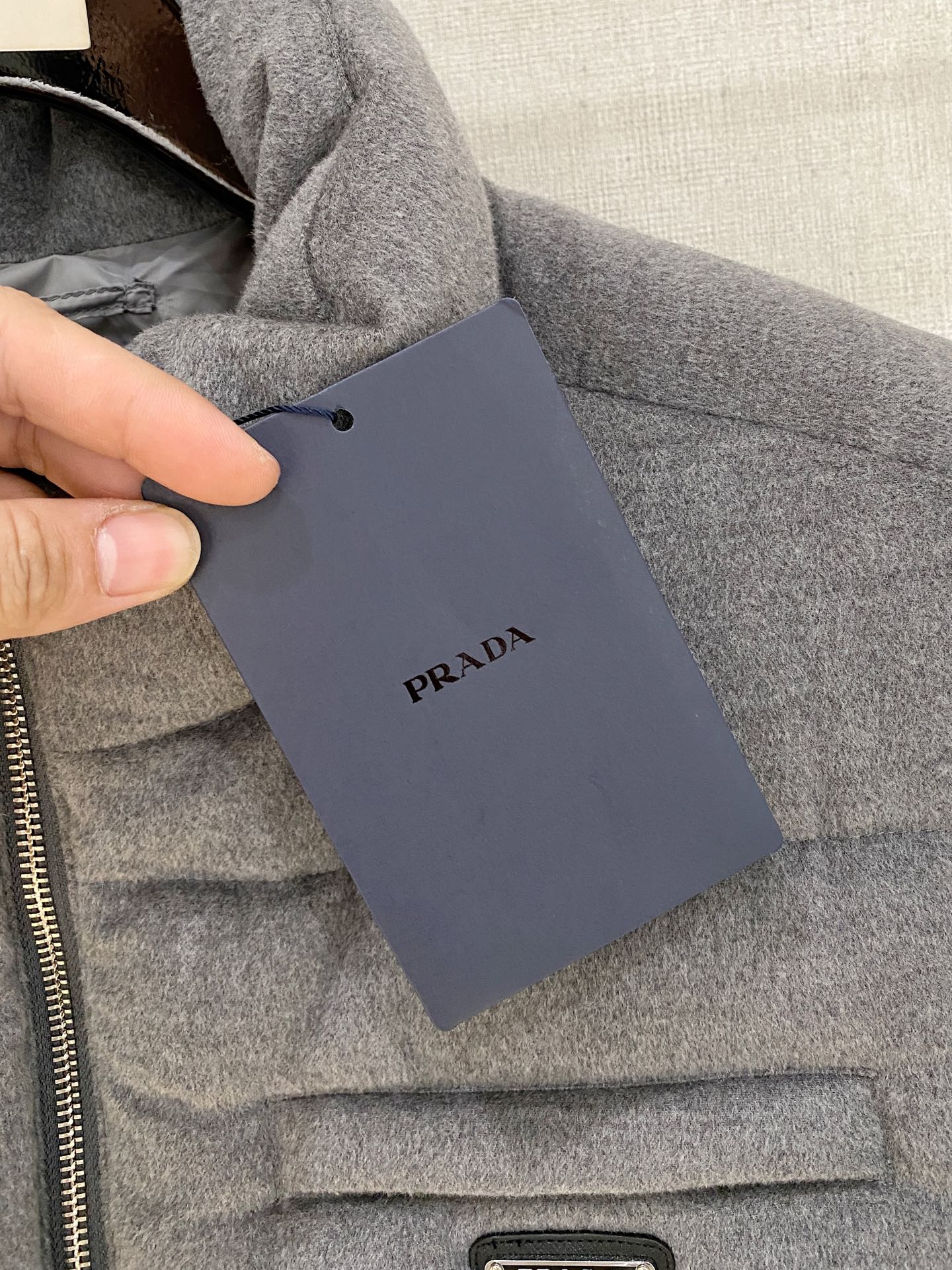 。 (新品)秋冬新品Jarama男士短款羽绒服马夹larama短款羽绒夹克是一款个性单品，专为注重功能性