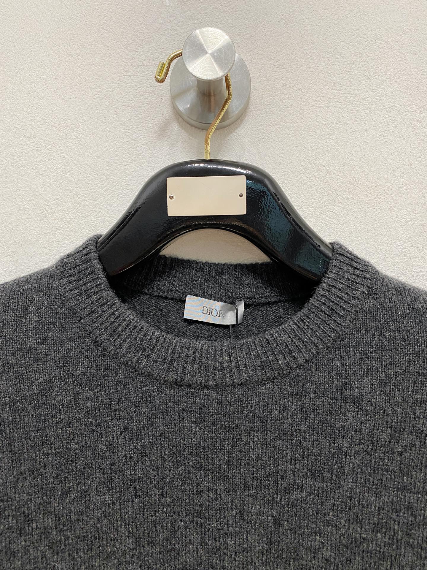 迪奥 2025ss秋冬新品时尚休闲打底单穿圆领商务休闲基础高档精纺100%纯羊毛毛衣 舒适保暖！抗起球👍