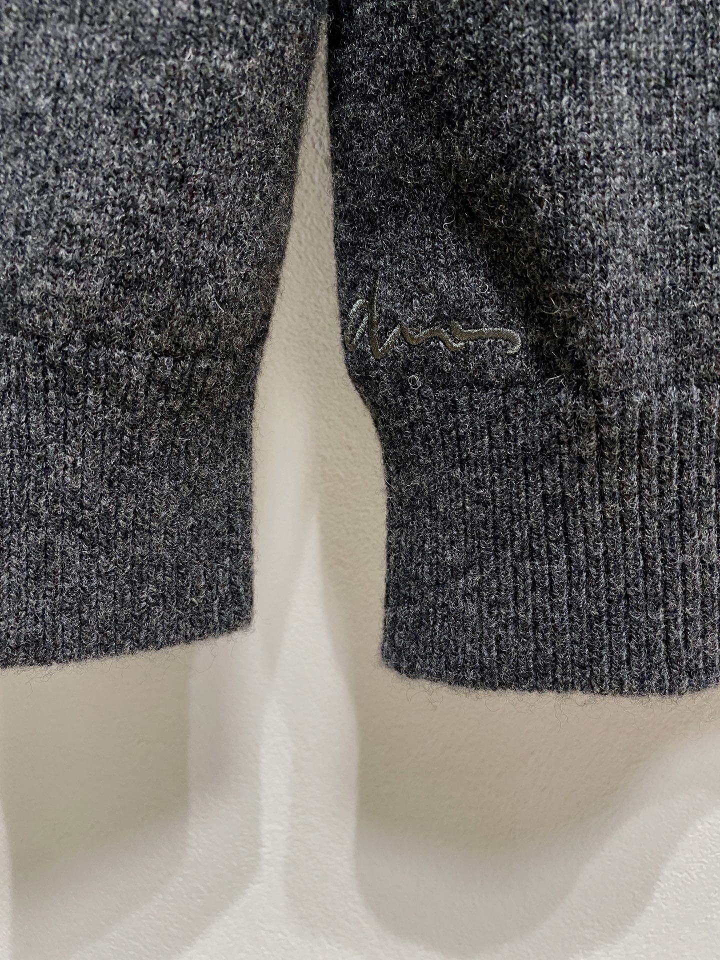 迪奥 2025ss秋冬新品时尚休闲打底单穿圆领商务休闲基础高档精纺100%纯羊毛毛衣 舒适保暖！抗起球👍