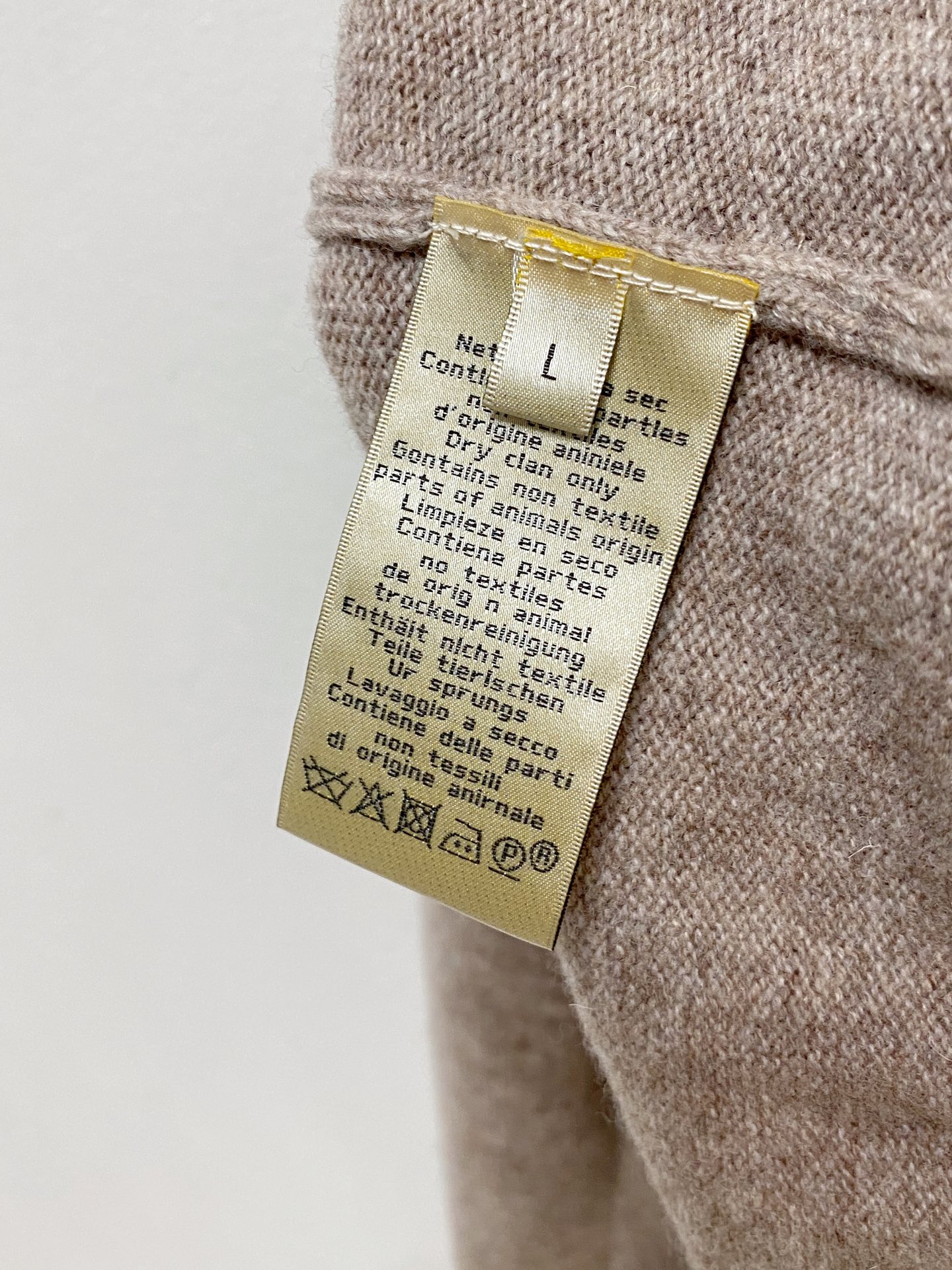 Hermes 100% Wool Sweater - Luxurious, Warm & Stylish Knitwear for Autumn/Winter 9 i1758910737844 6874 0 7