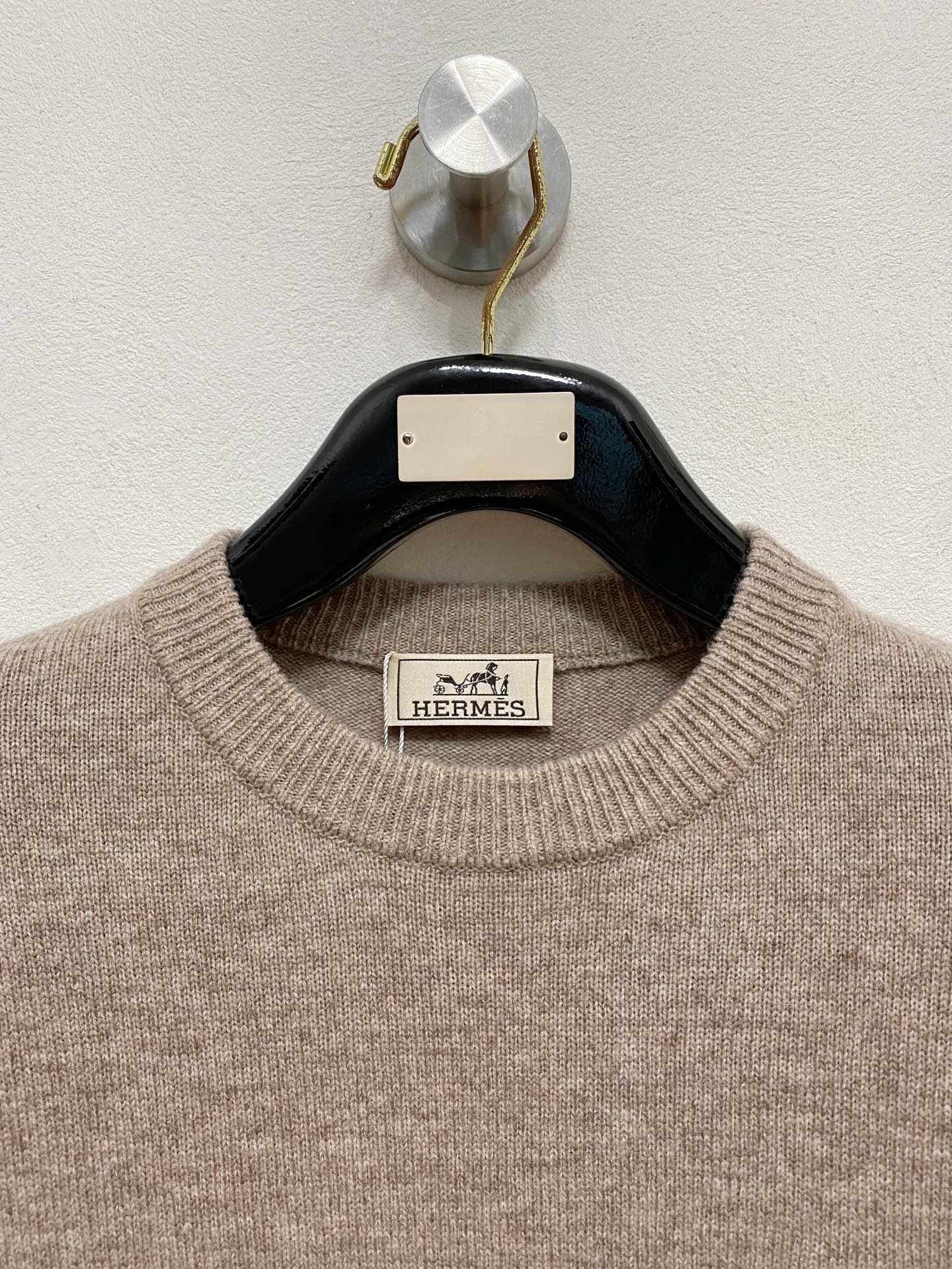 Hermes 100% Wool Sweater - Luxurious, Warm & Stylish Knitwear for Autumn/Winter 3 i1758910737967 8925 0 1