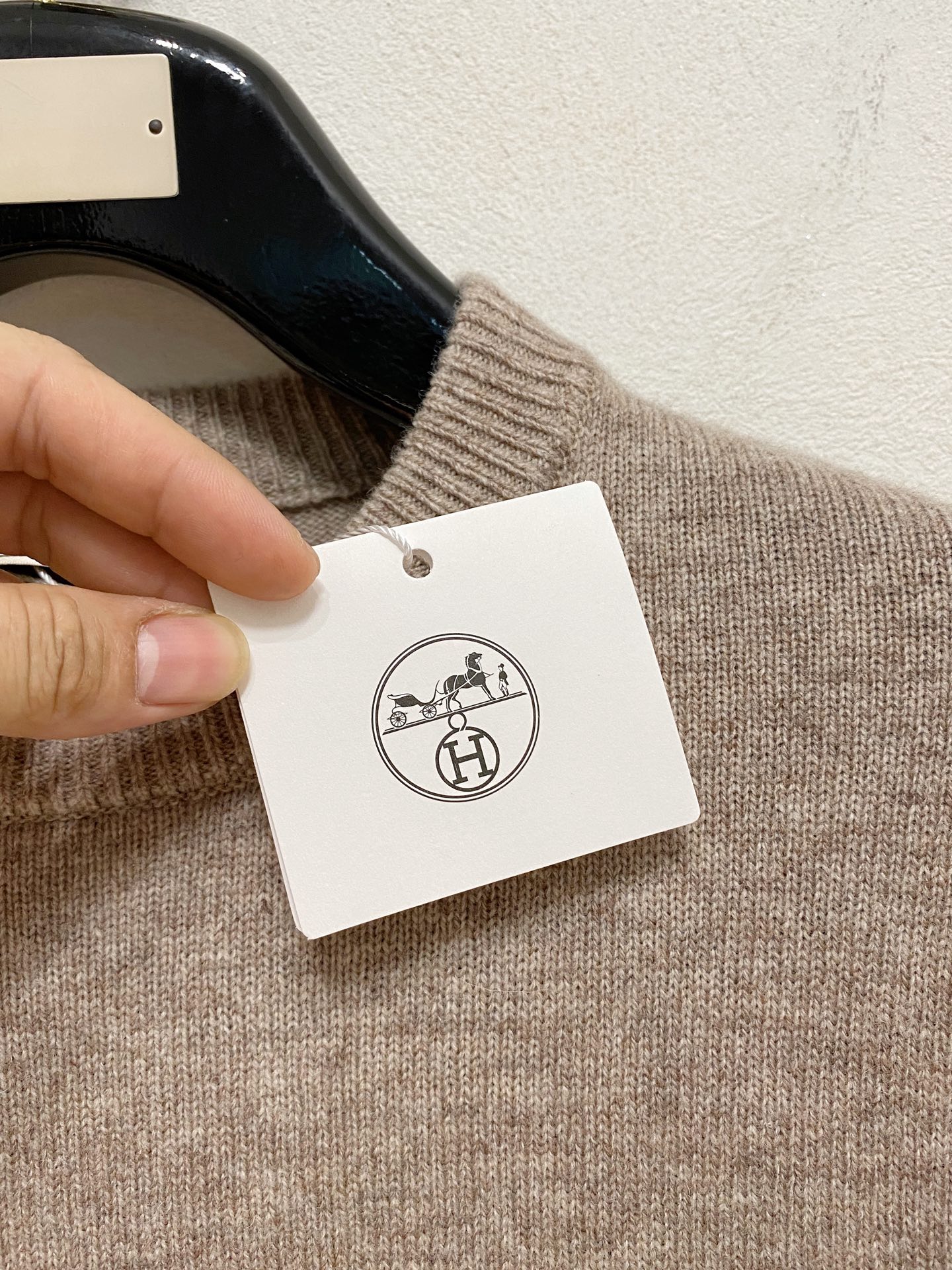 Hermes 100% Wool Sweater - Luxurious, Warm & Stylish Knitwear for Autumn/Winter 6 i1758910737987 6046 0 4