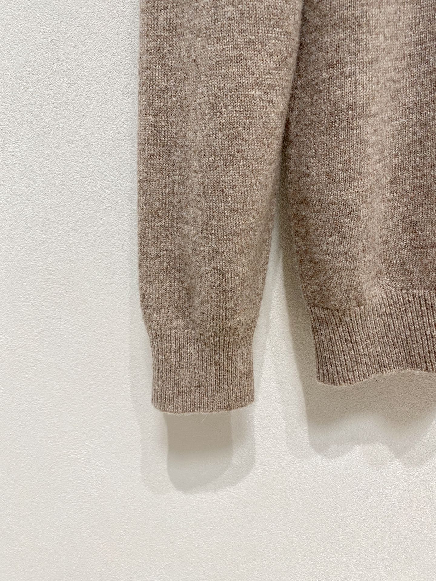 Hermes 100% Wool Sweater - Luxurious, Warm & Stylish Knitwear for Autumn/Winter 7 i1758910738970 5383 0 5