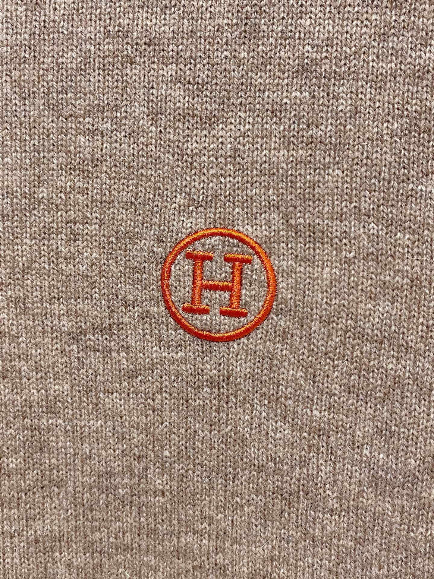 Hermes 100% Wool Sweater - Luxurious, Warm & Stylish Knitwear for Autumn/Winter 5 i1758910739003 3956 0 3