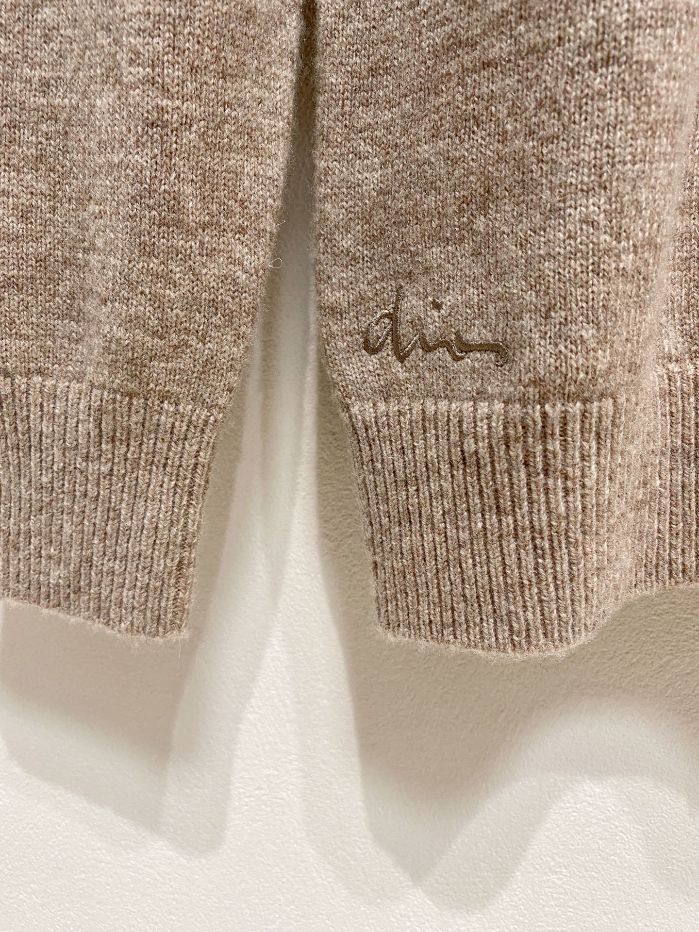 迪奥 2025ss秋冬新品时尚休闲打底单穿圆领商务休闲基础高档精纺100%纯羊毛毛衣 舒适保暖！抗起球👍