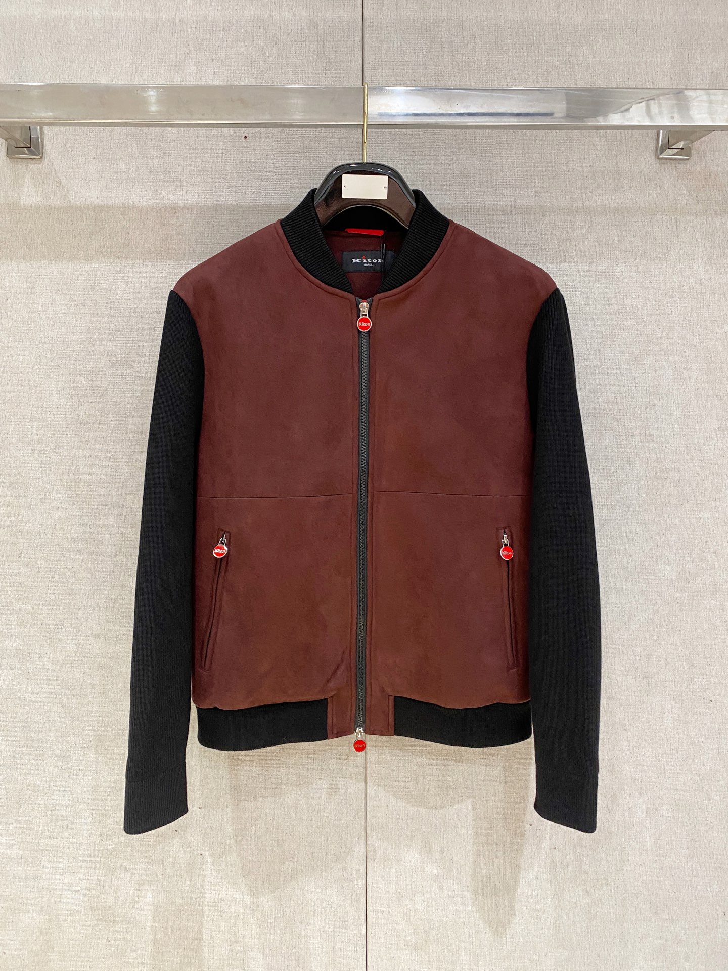 NO:596709,Top quality>On sale simultaneously on the official website of the counter! The accessories are all original and custom-made, genuine orders from trading companies. Advanced custom-made imported fabrics, extracted from natural plant fibers, are lighter and thinner than ordinary cotton fabrics, soft to the touch and comfortable to wear. It is not easy to irritate the skin at all. The fabric has good hygroscopicity and breathability. Size: 48-56, alexander wang19860909顶级品质>专柜官网同步发售！辅料全部原版定制出品,贸易公司真品订单.高级定制进口面料,以天然植物纖維提炼出来,比一般棉织物轻薄 手感柔软,穿着舒适 完全不易有刺激皮肤 面料吸湿性、透气性良好 尺码: 48-56,,alexander wang,Men's clothing